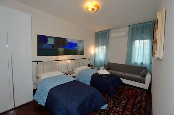 Double or Twin Room with Shared Bathroom photo 3