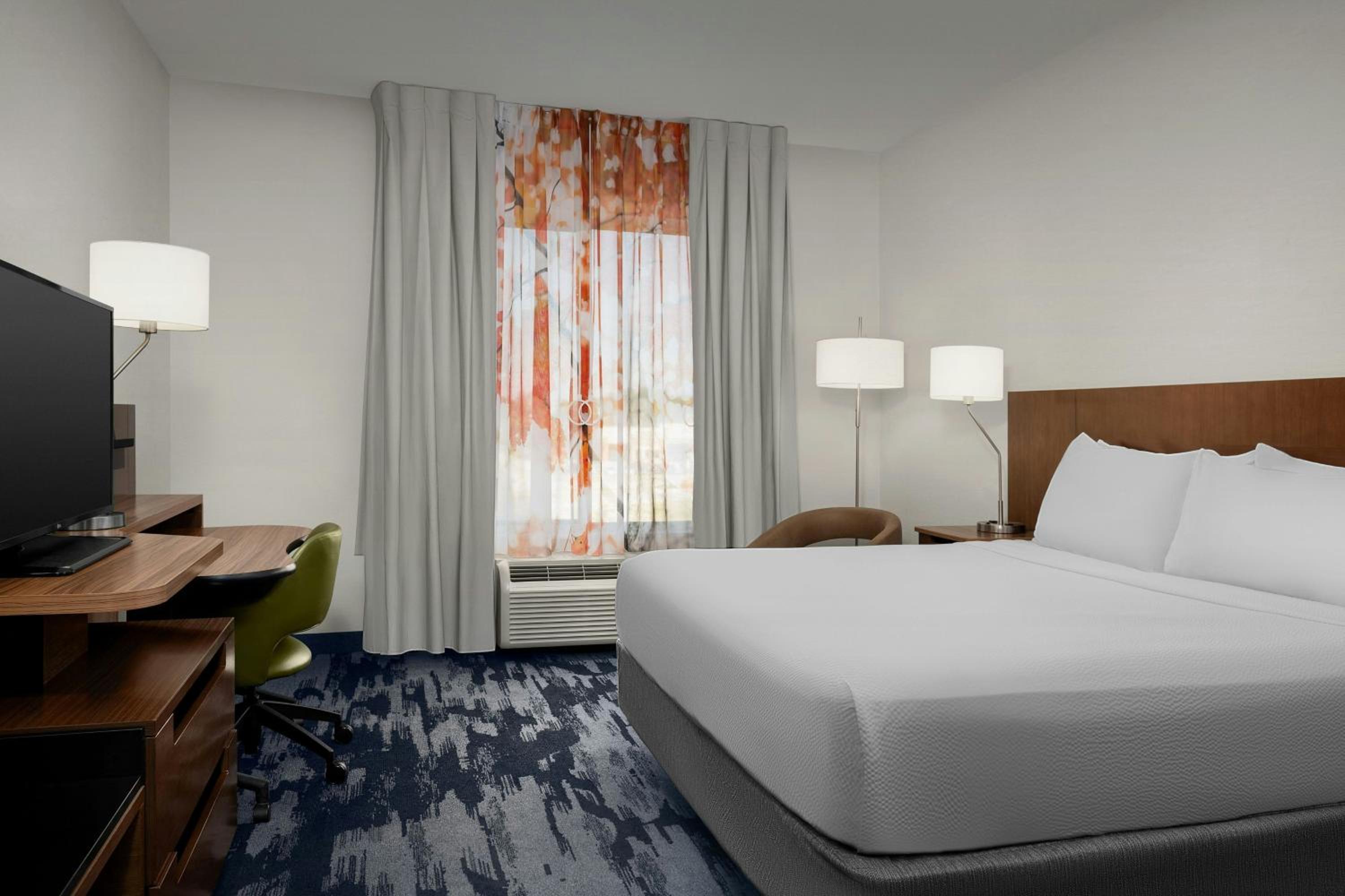 King Room with Bathtub - Mobility Access/Hearing Accessible