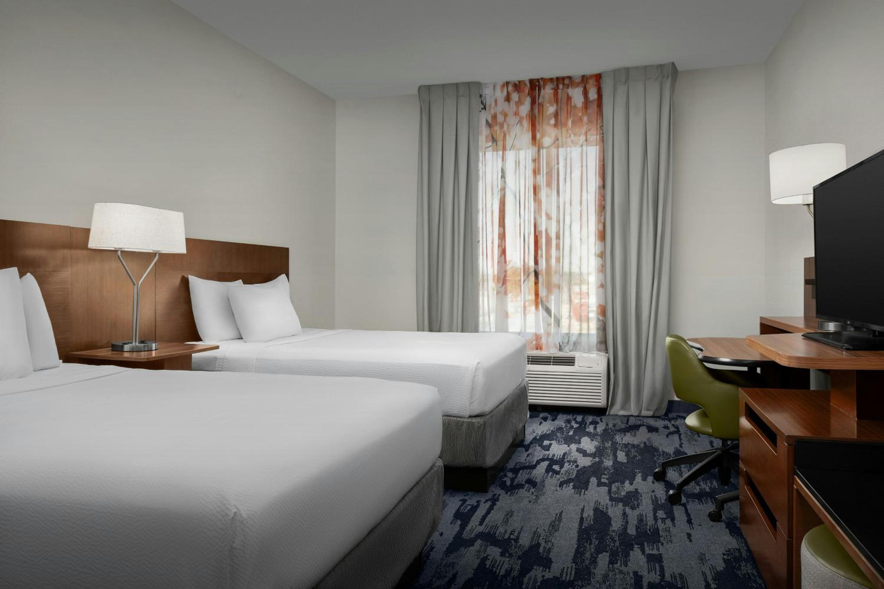 Queen Room with Two Queen Beds and Bathtub - Mobility Access/Hearing Accessible