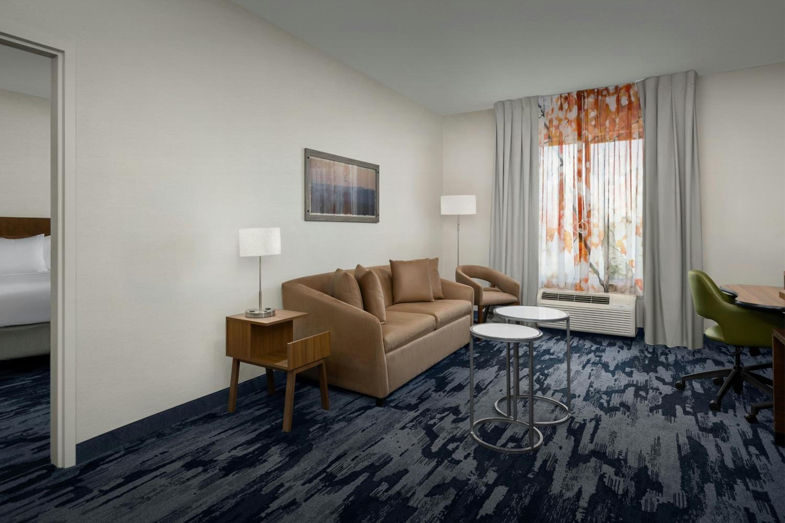 One-Bedroom Queen Suite with Two Queen Beds, Bathtub and Sofa Bed - Mobility Access/Hearing Accessible