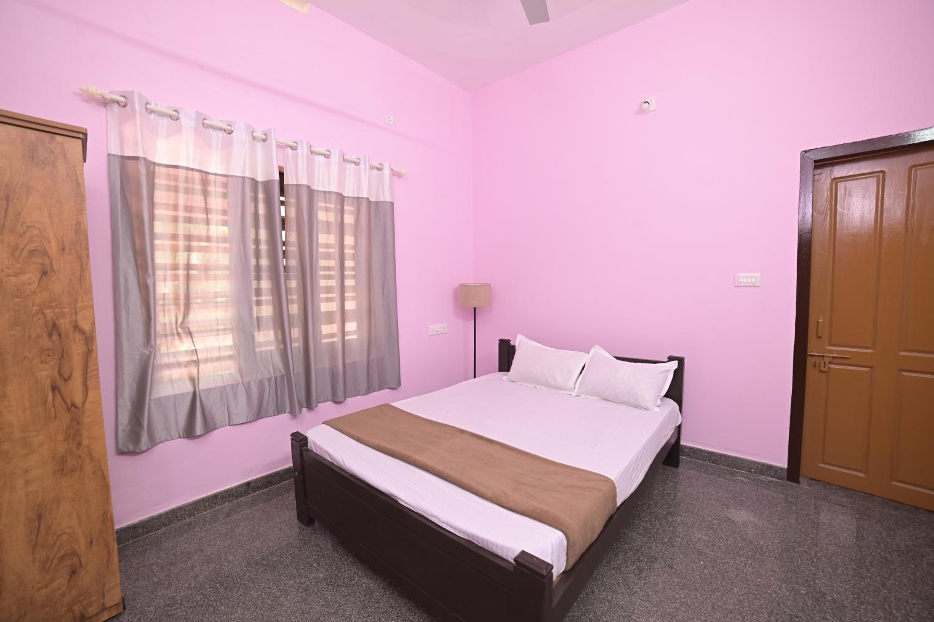 Standard Double Room with Fan photo 3