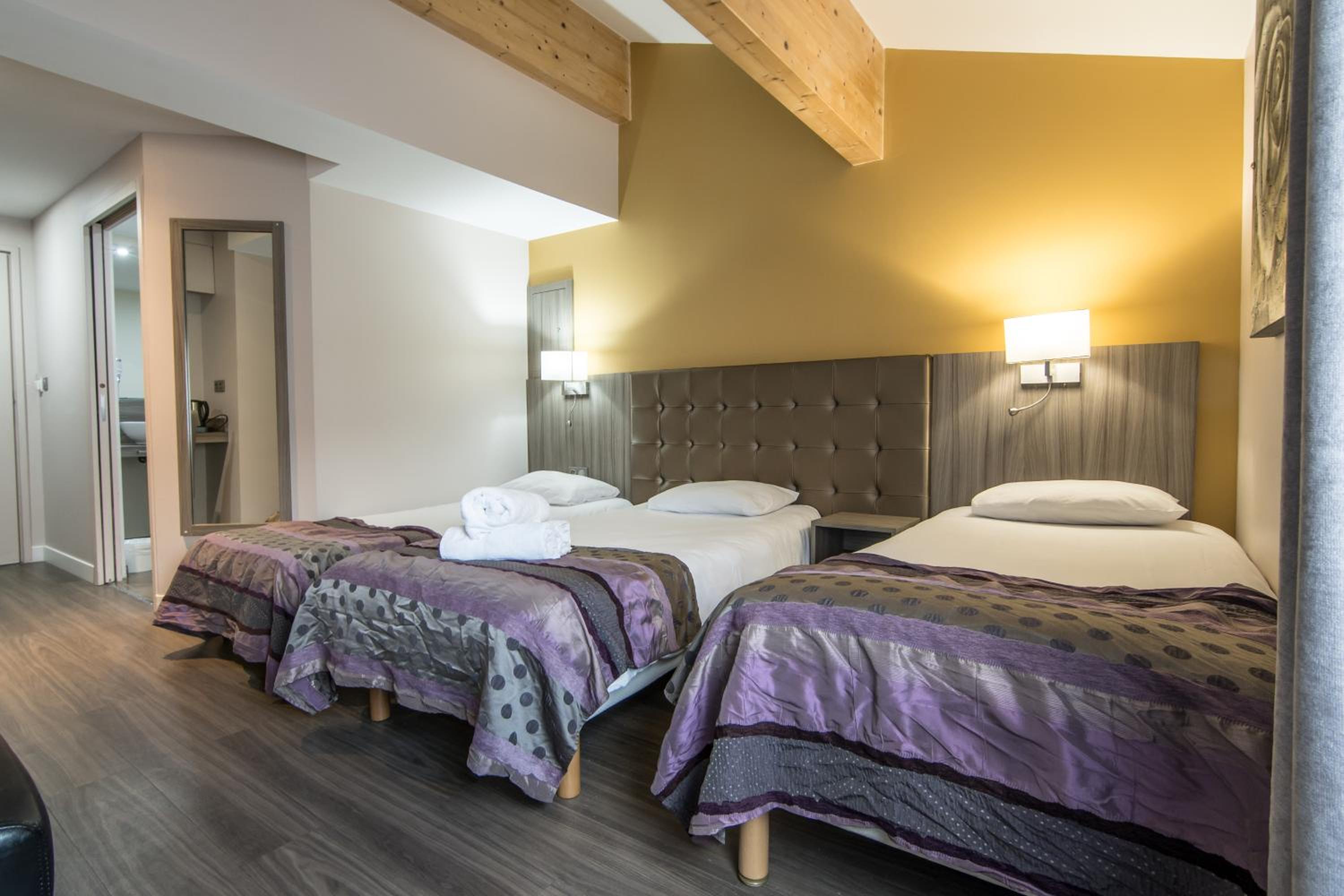 Superior Twin Room - Photo 4