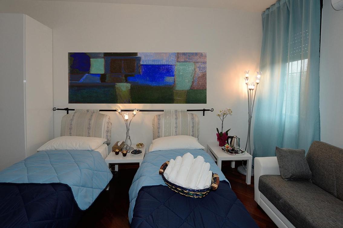 Double or Twin Room with Shared Bathroom photo 1