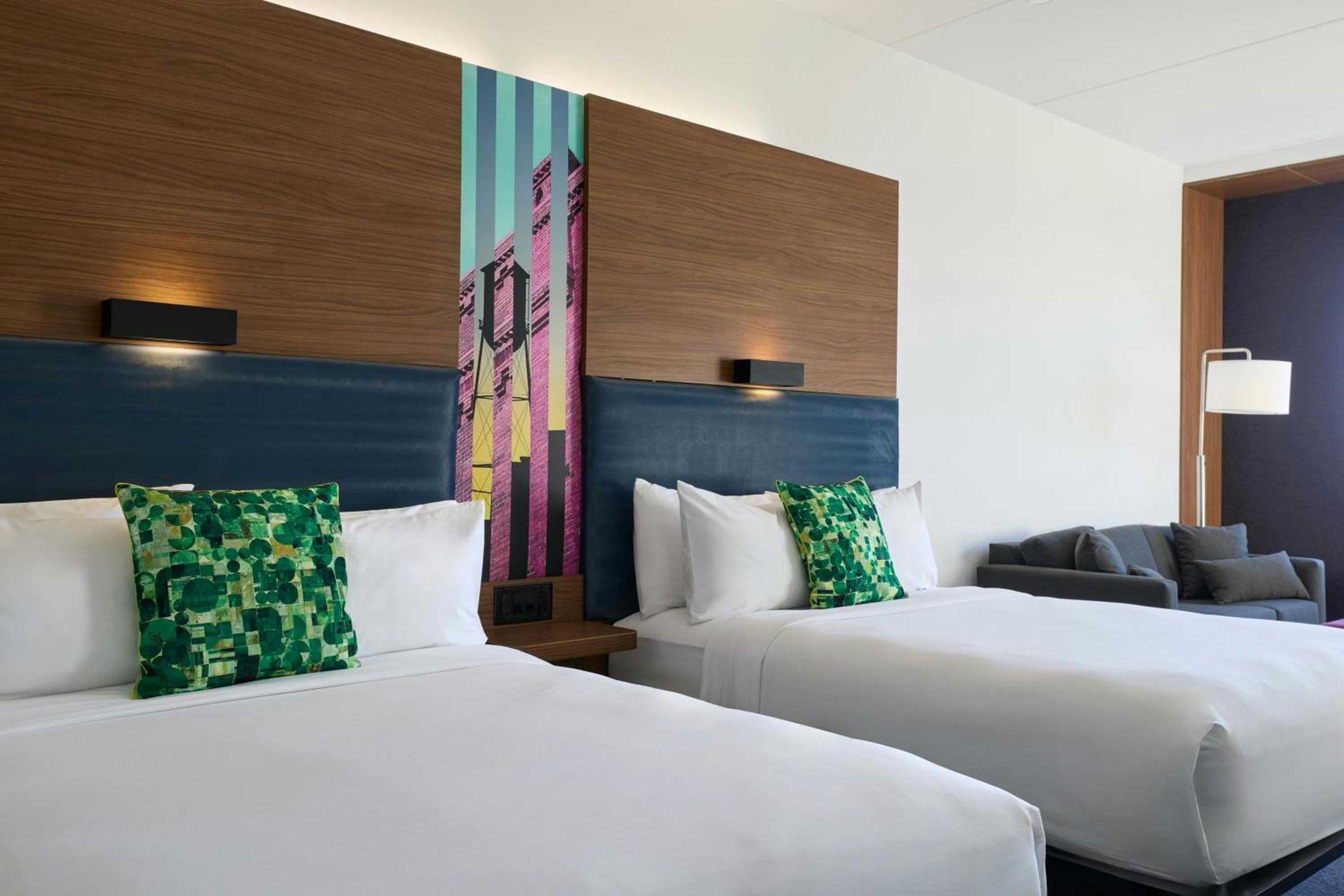Savvy, Larger Guest room, 2 Queen photo 3