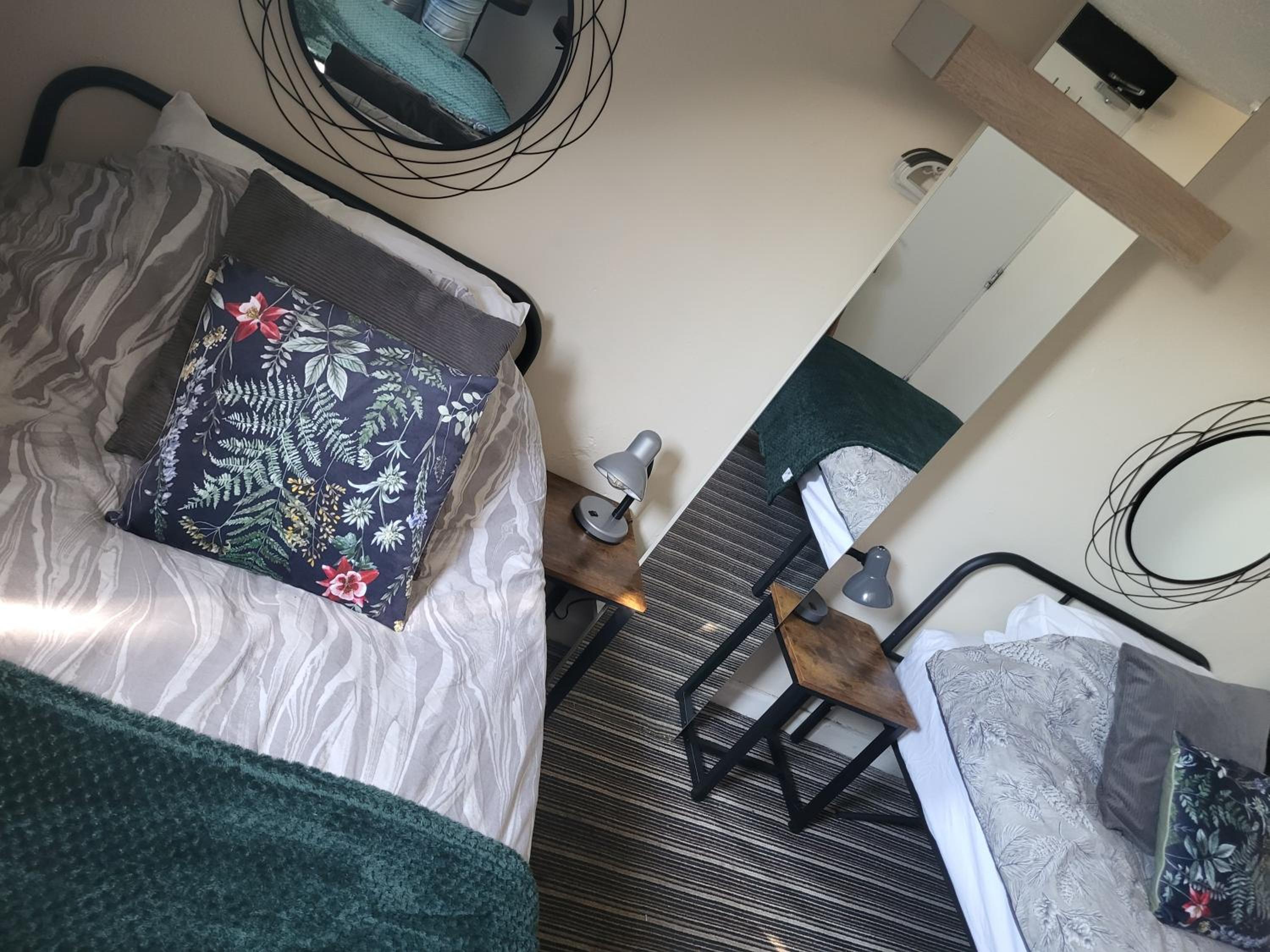 Budget Twin Room photo 2