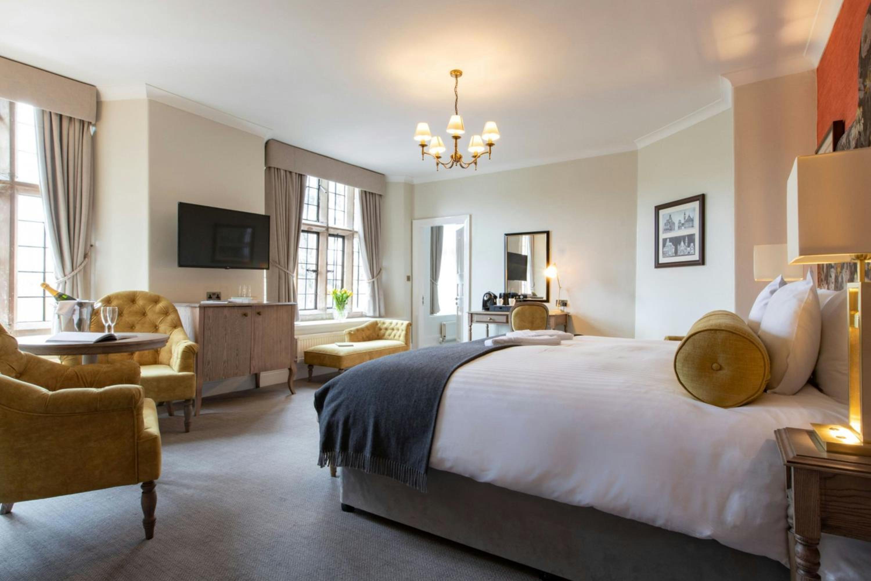 Grand Deluxe Larger King Room with Garden View