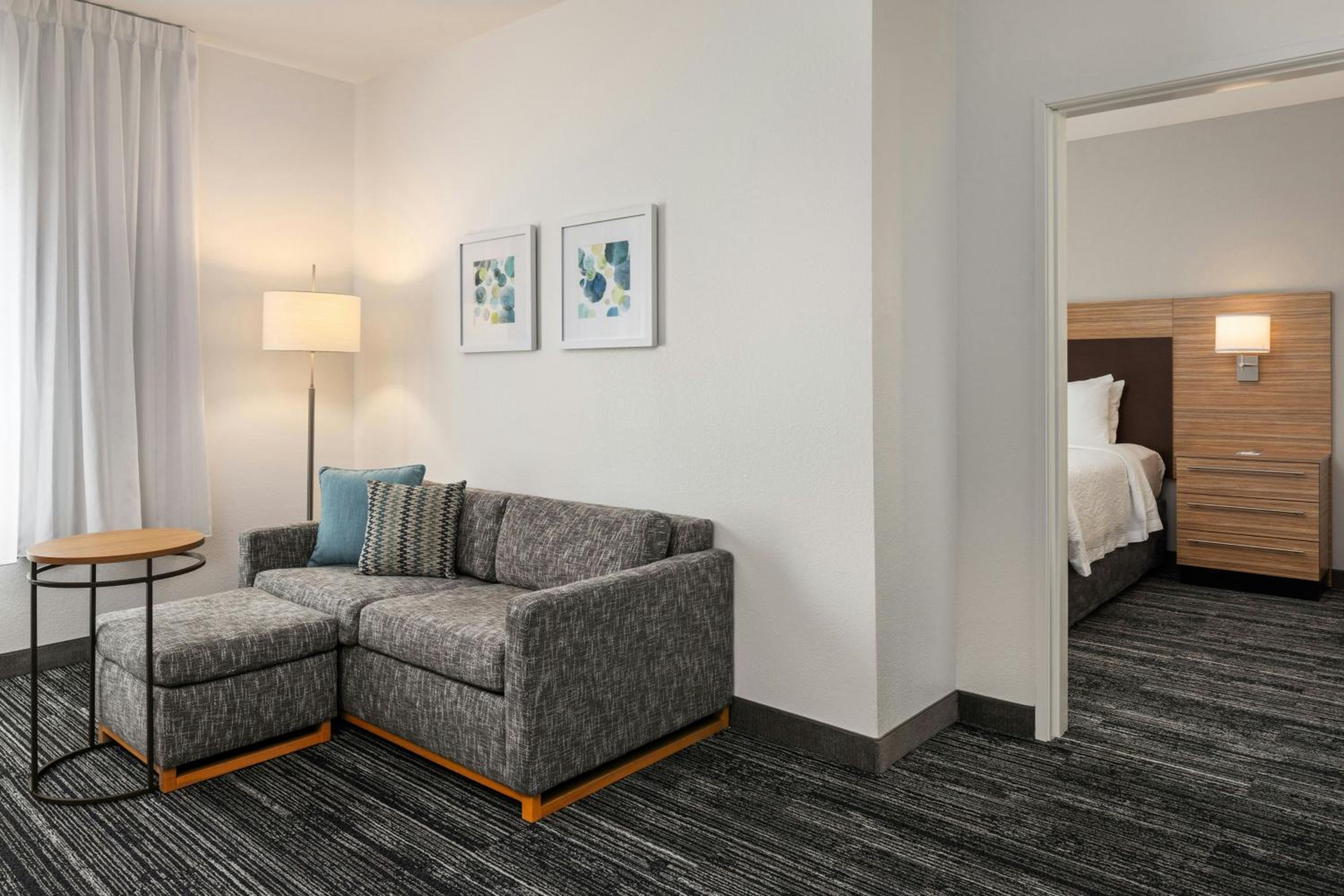One-Bedroom King Suite with Sofa Bed and Adapted Tub - Mobility Accessible