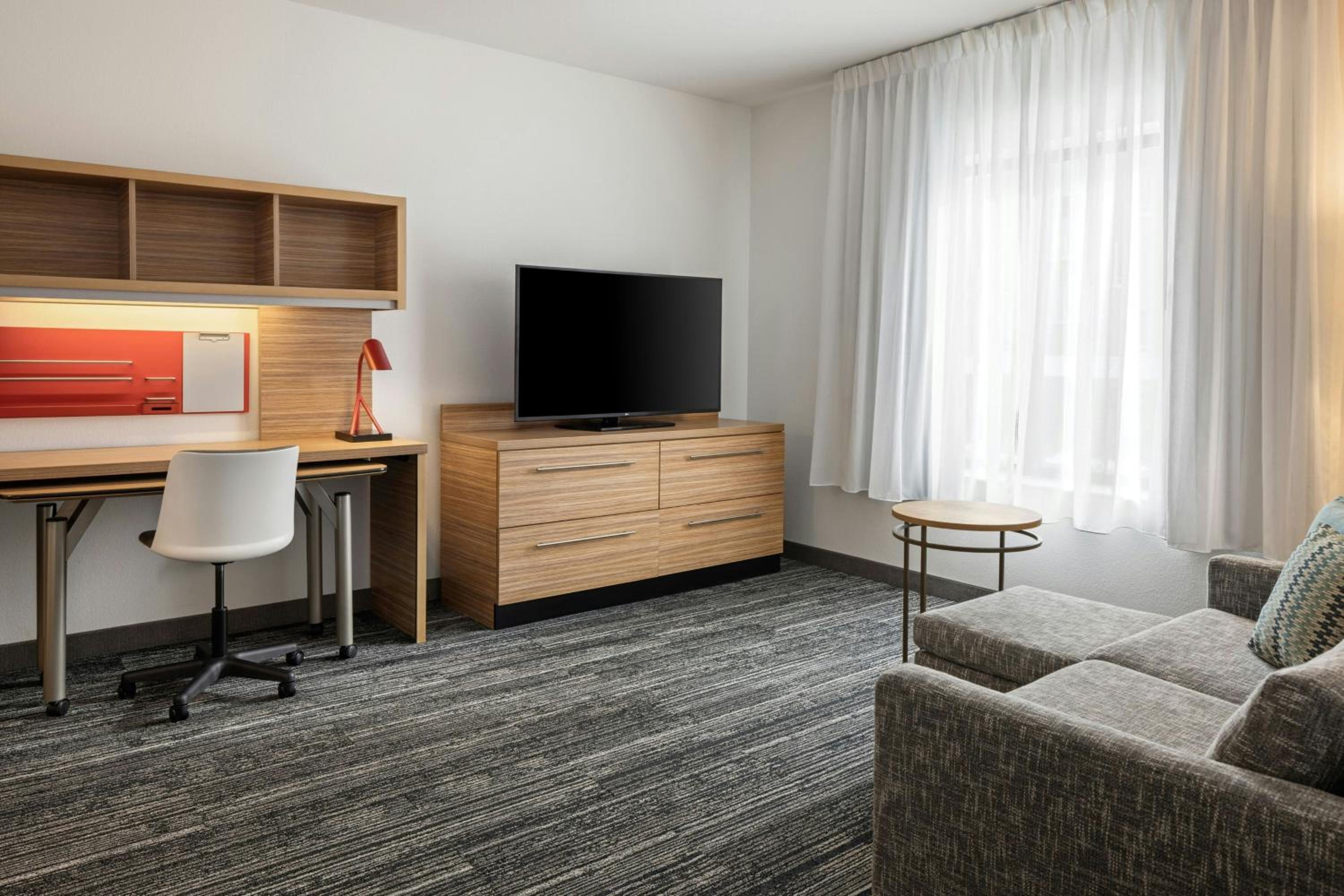 One-Bedroom King Suite with Sofa Bed and Adapted Tub - Mobility Accessible photo 2