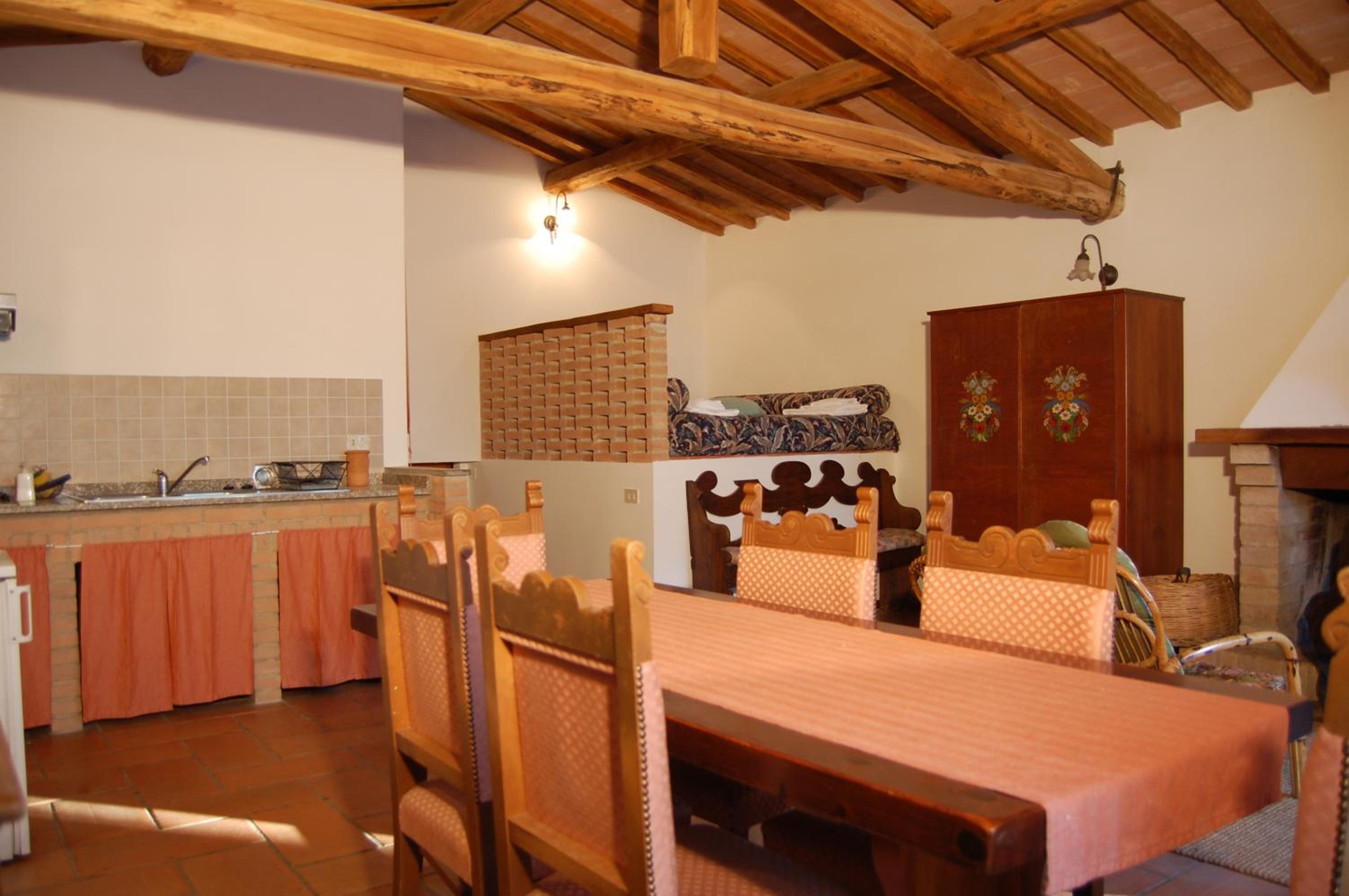 Three-Bedroom Apartment - Split Level photo 2