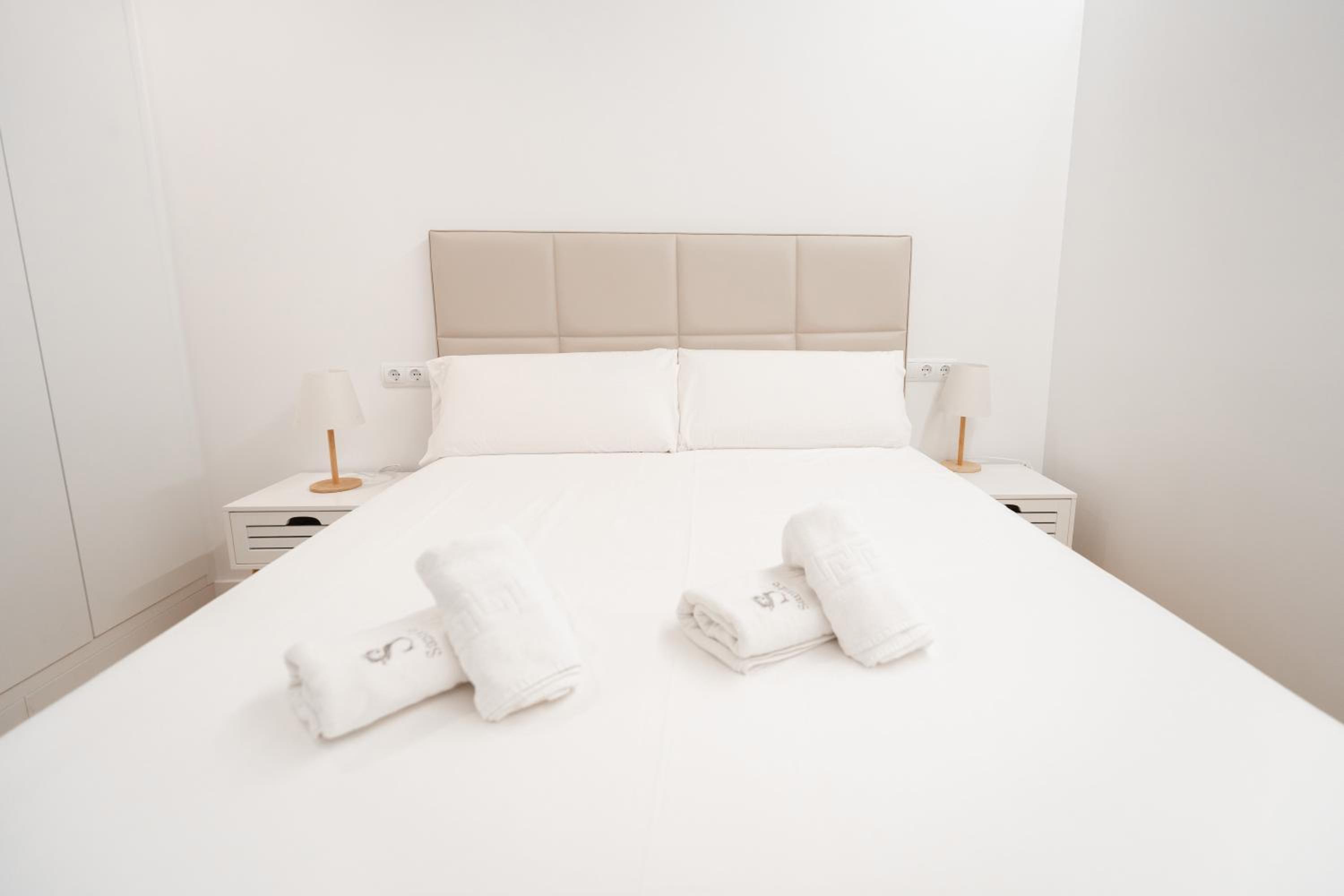 Two-Bedroom Deluxe Apartment with Balcony