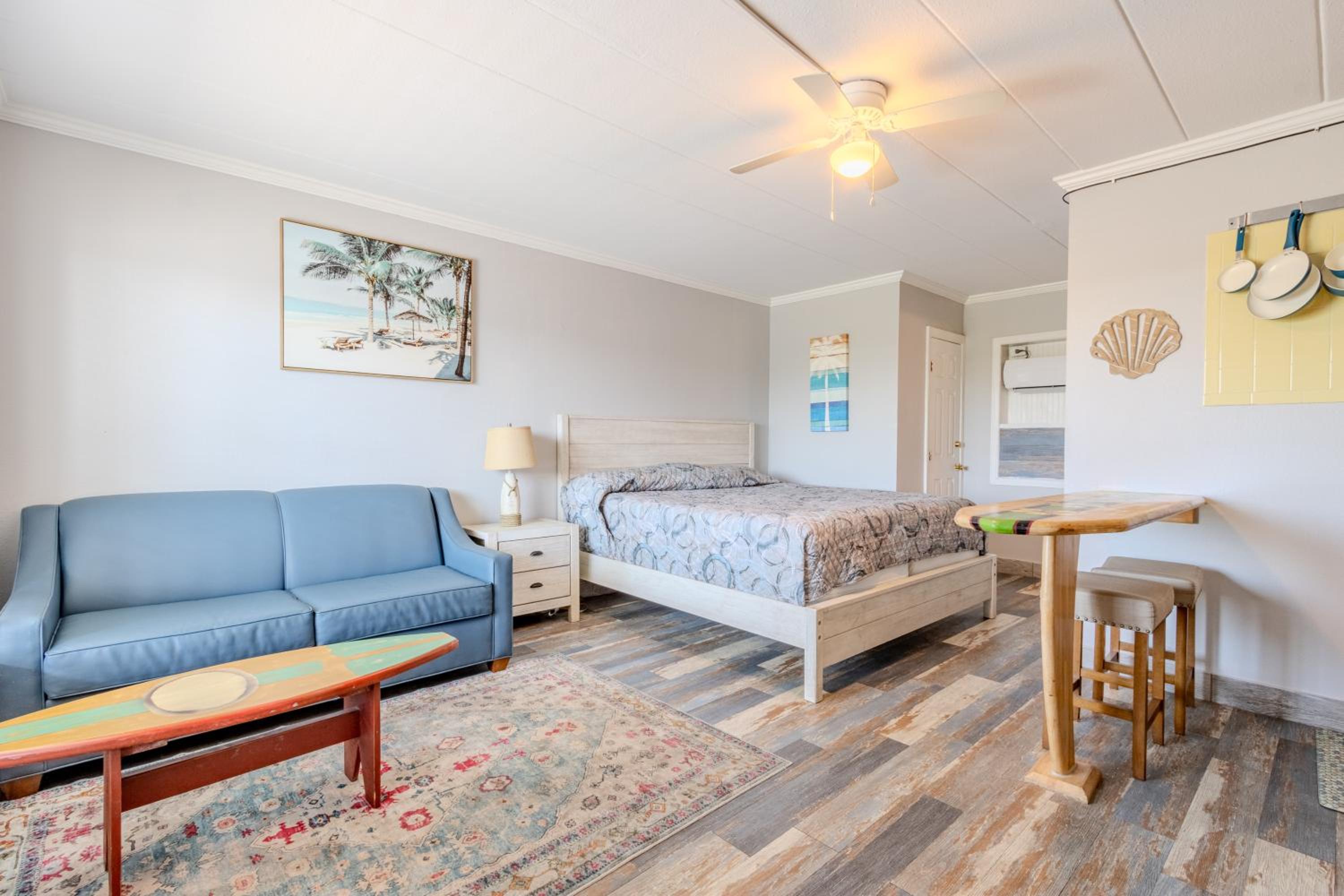 Deluxe King Room photo 1
