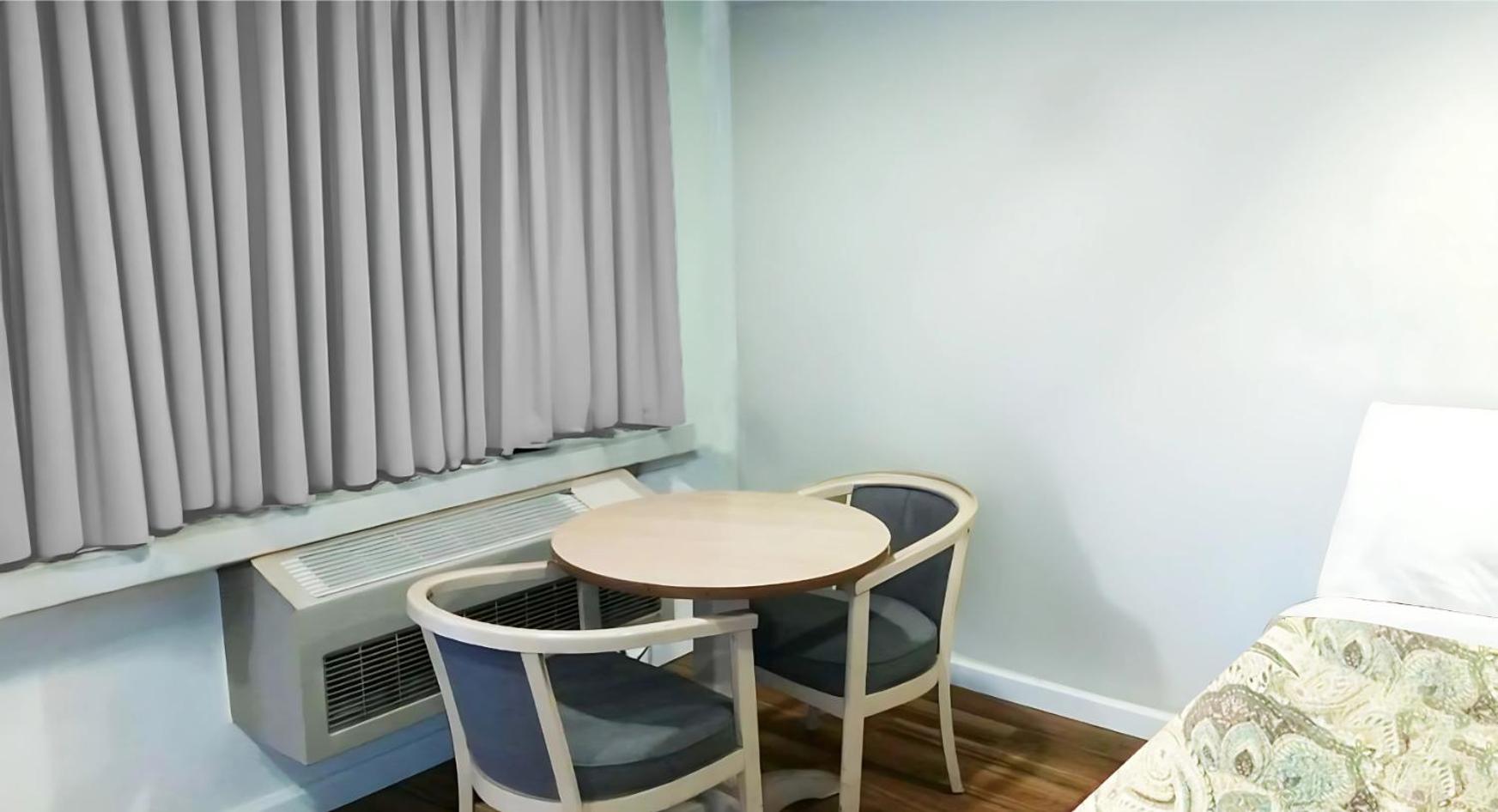 King Room - Accessible/Non-Smoking - Photo 5