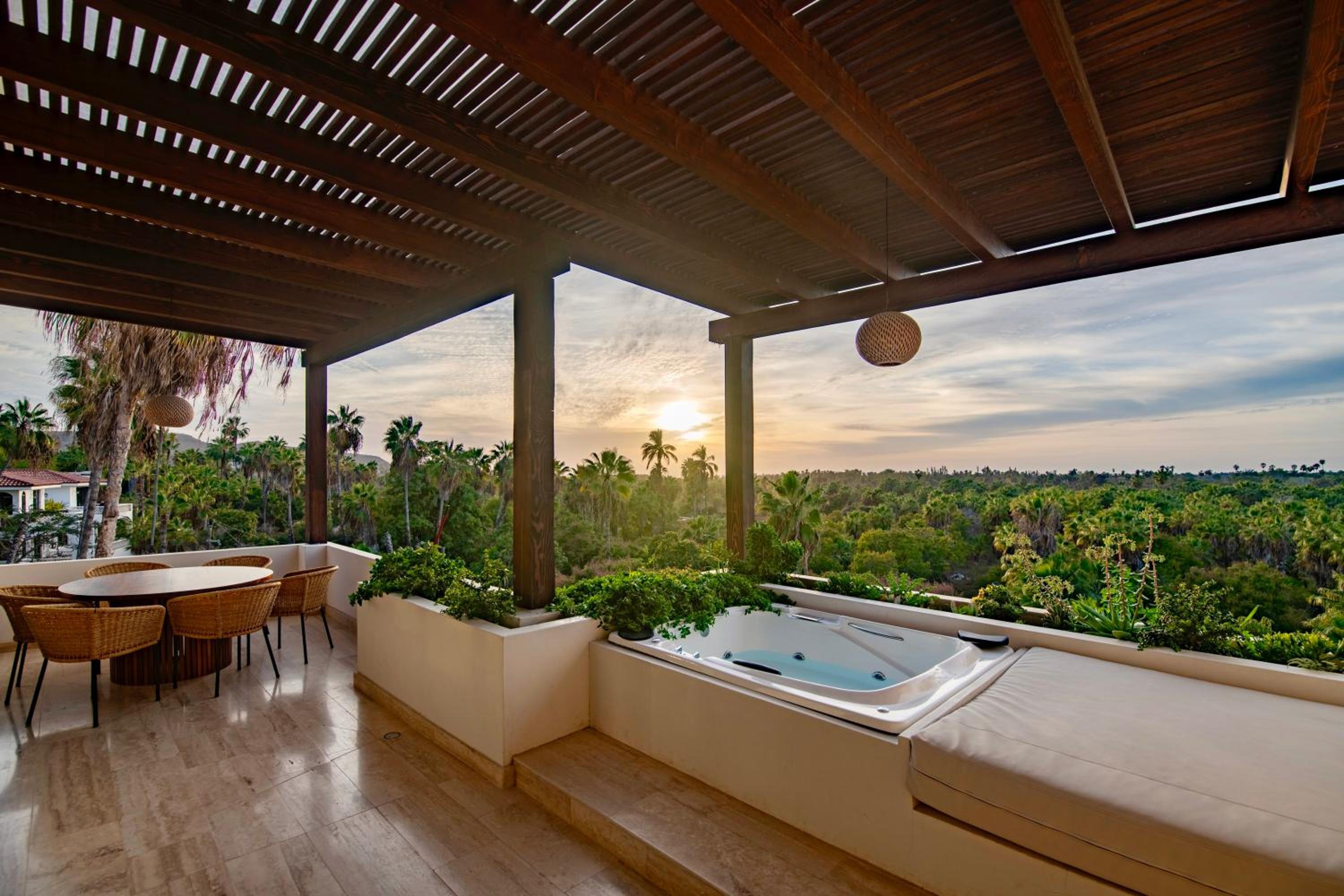 Superior King Suite