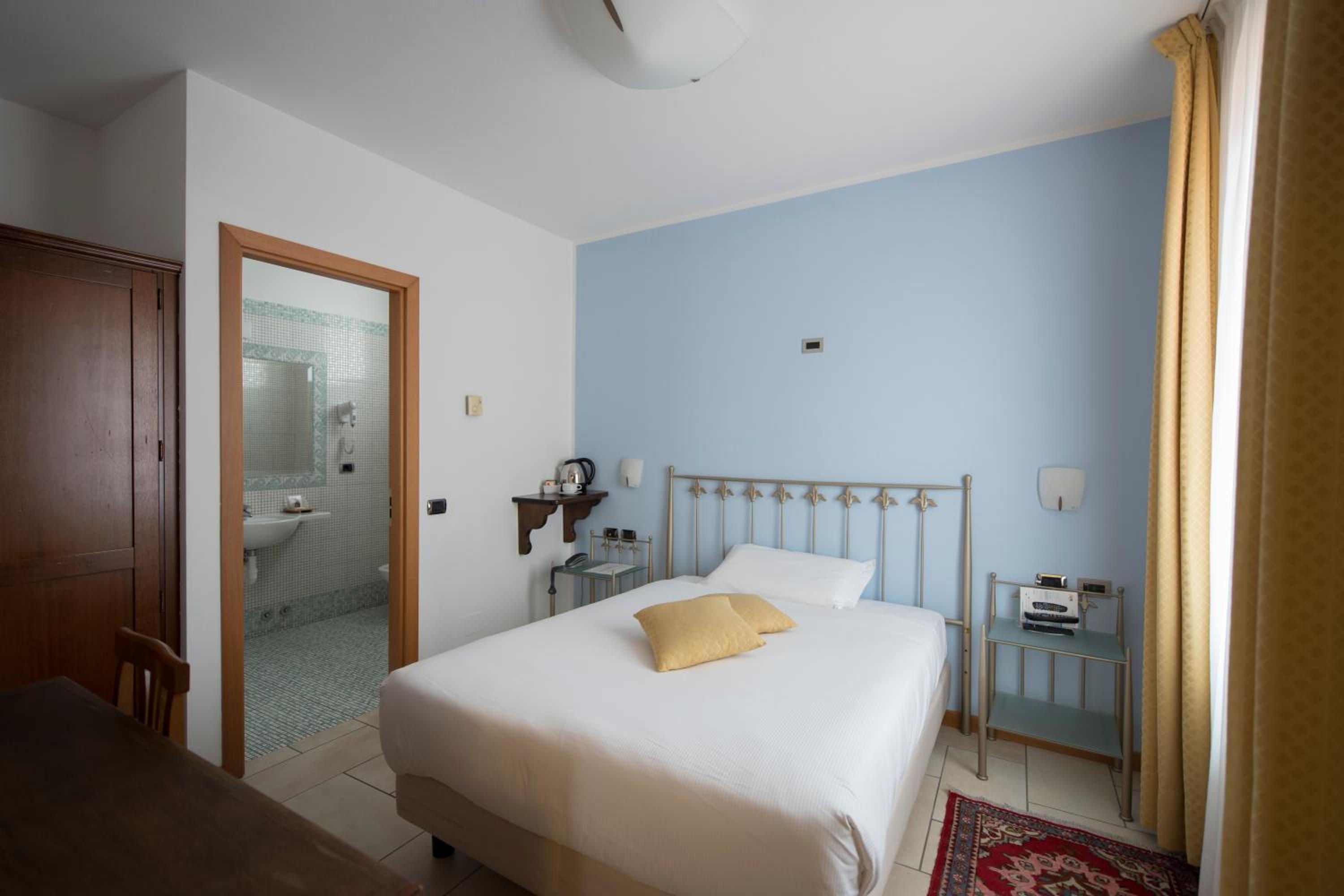 Single Room photo 2