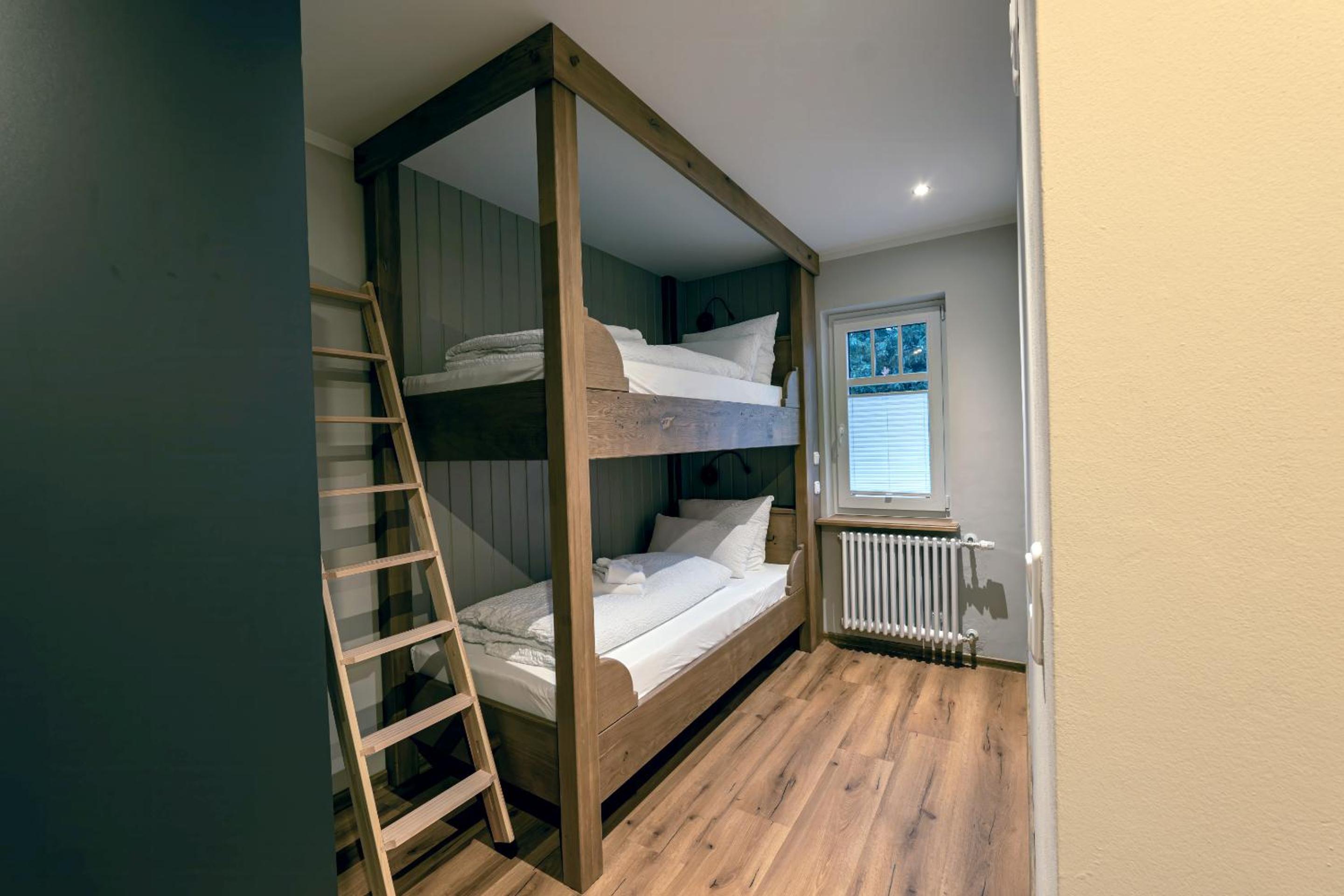 Quadruple Room with Private Bathroom photo 2