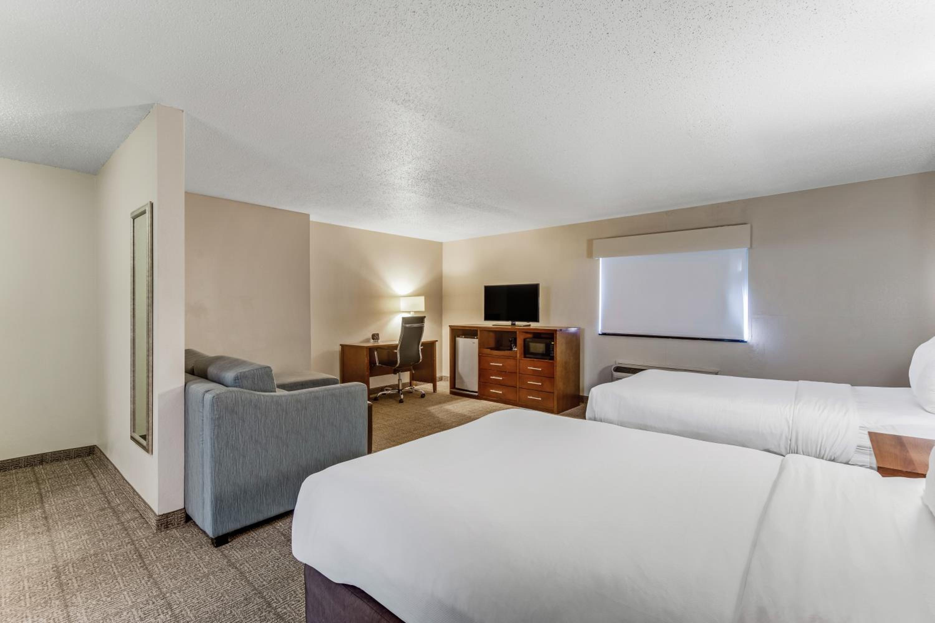 Double Suite with Two Double Beds - Disability Access - Non-Smoking - Photo 3