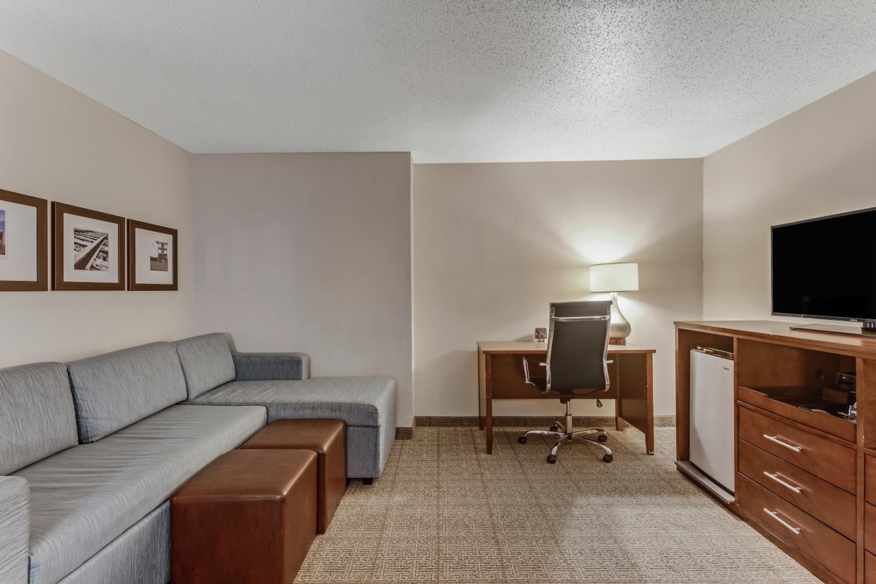 Superior King Suite - Non-Smoking - Photo 2