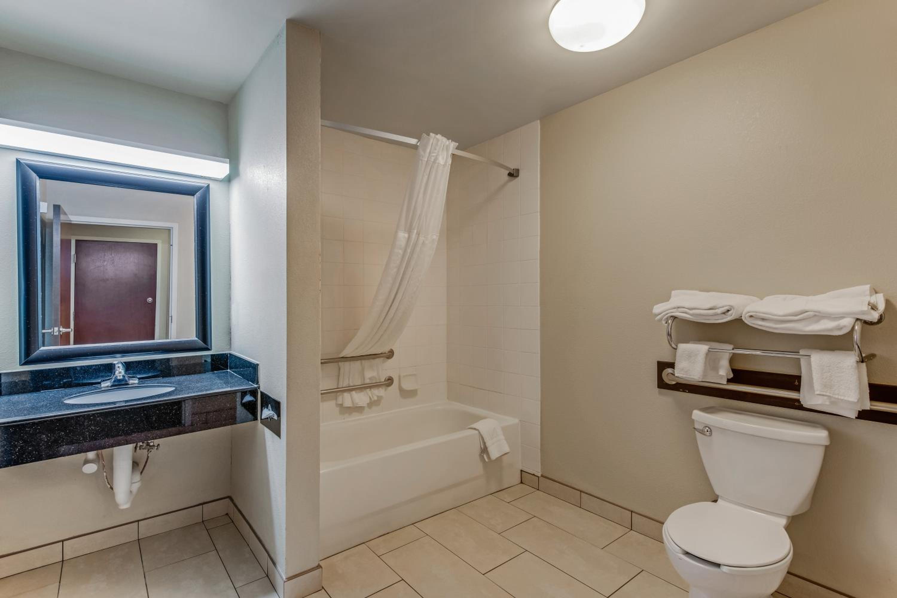 Double Suite with Two Double Beds - Disability Access - Non-Smoking - Photo 10