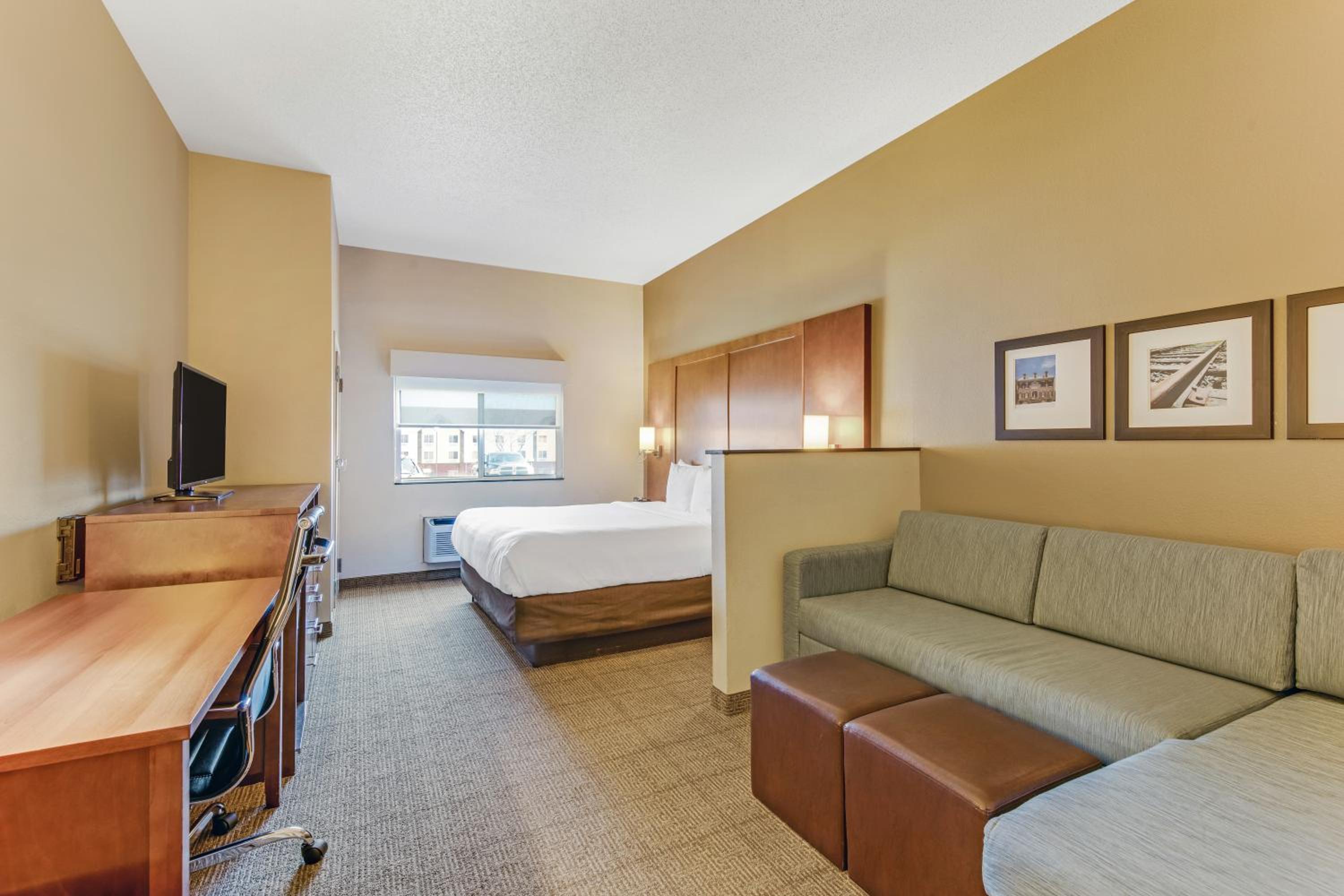 King Suite with One King Bed - Non-Smoking - Photo 7