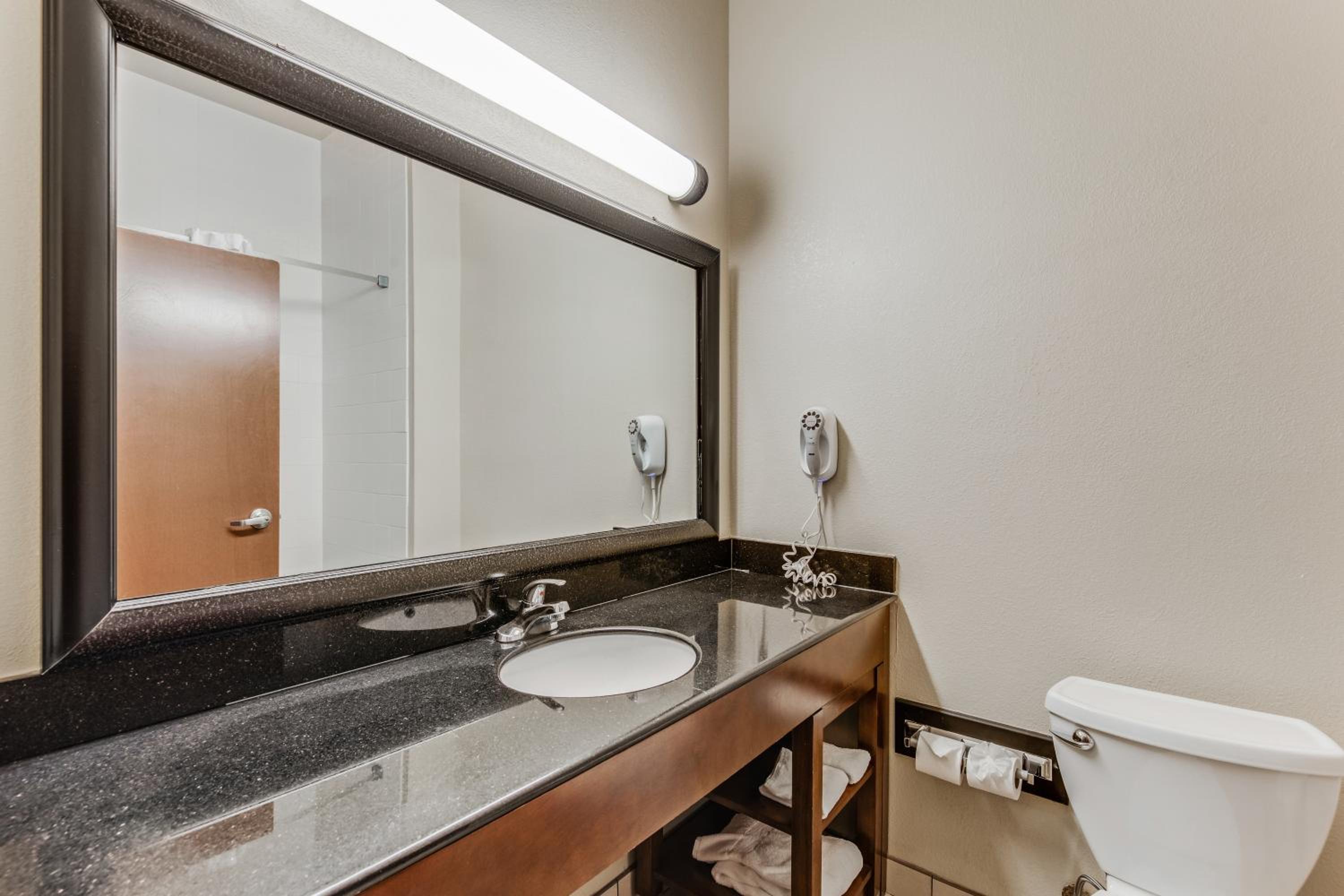 Suite with Two Double Beds - Non-Smoking - Photo 13
