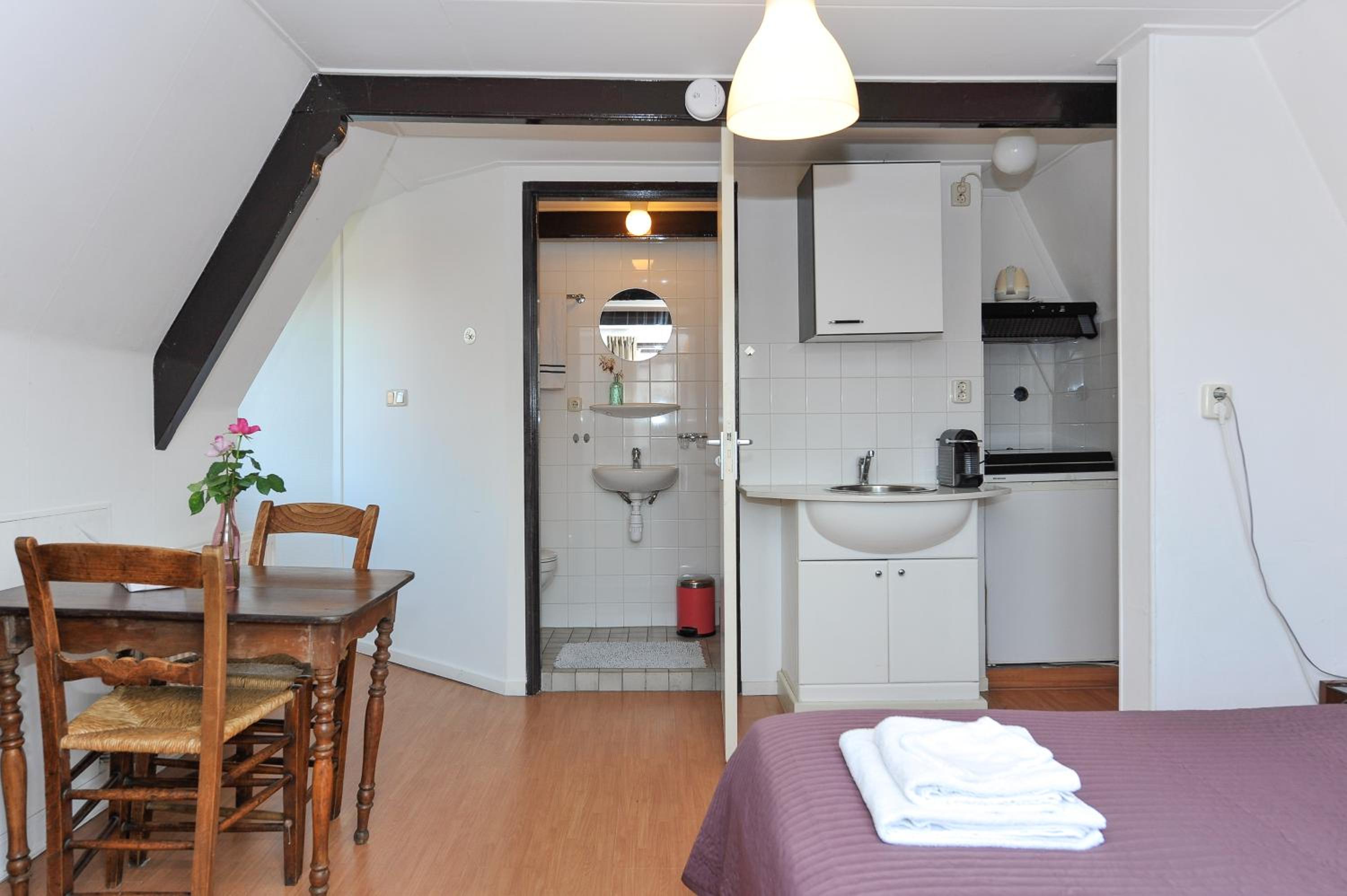 Double Room - Photo 11