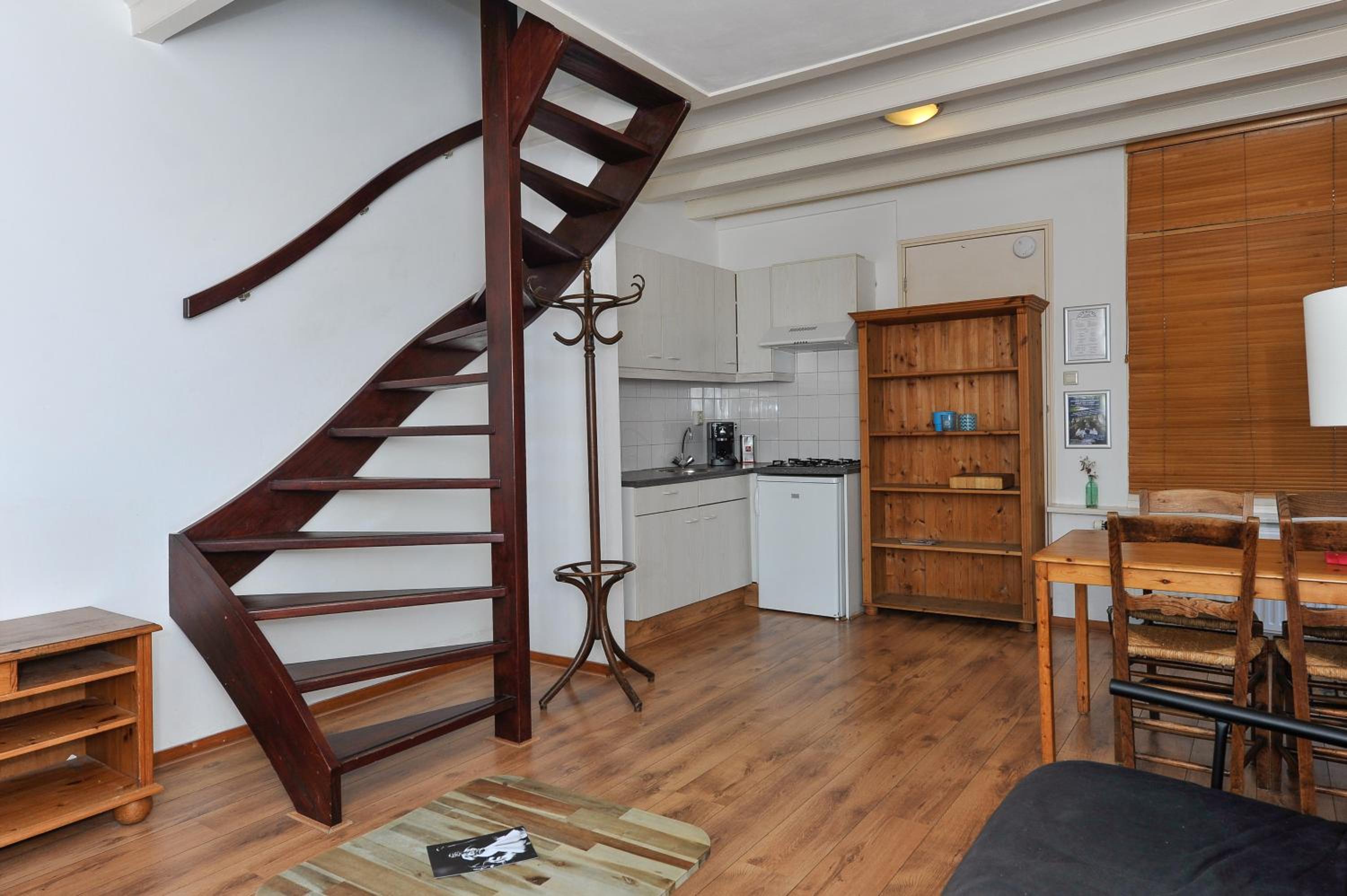 Large Studio - Photo 3