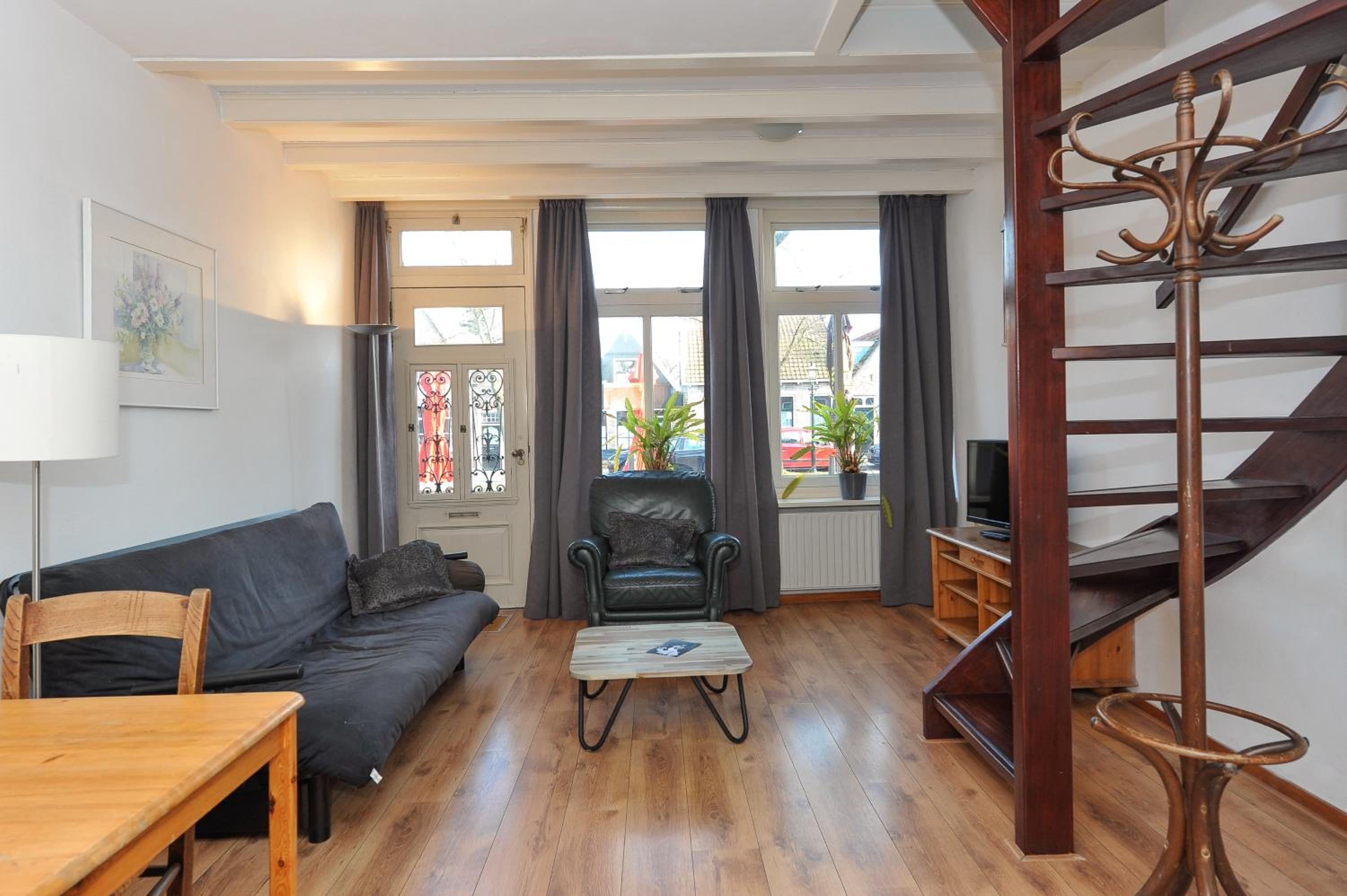 Large Studio - Photo 1