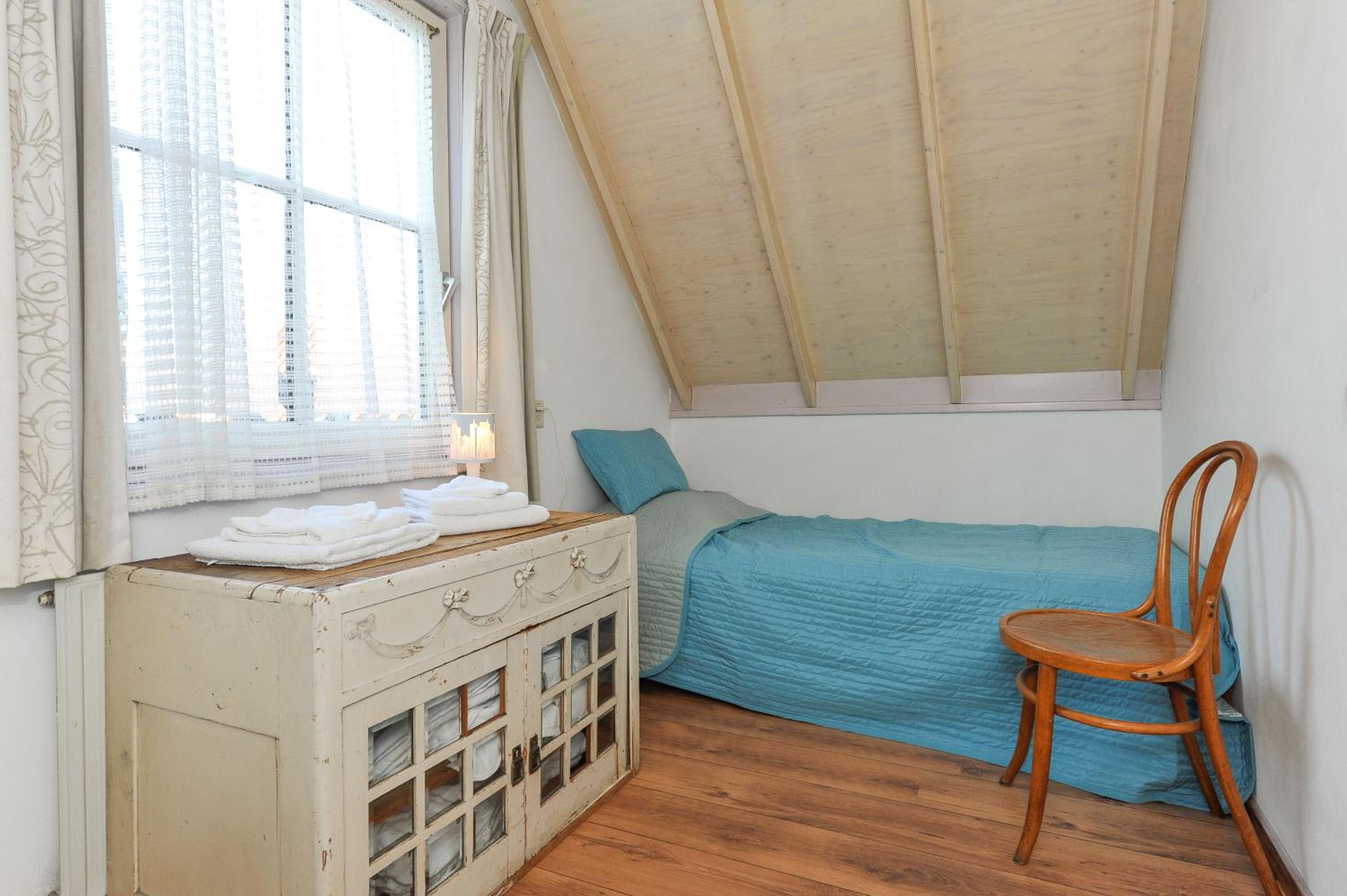 Large Studio - Photo 8