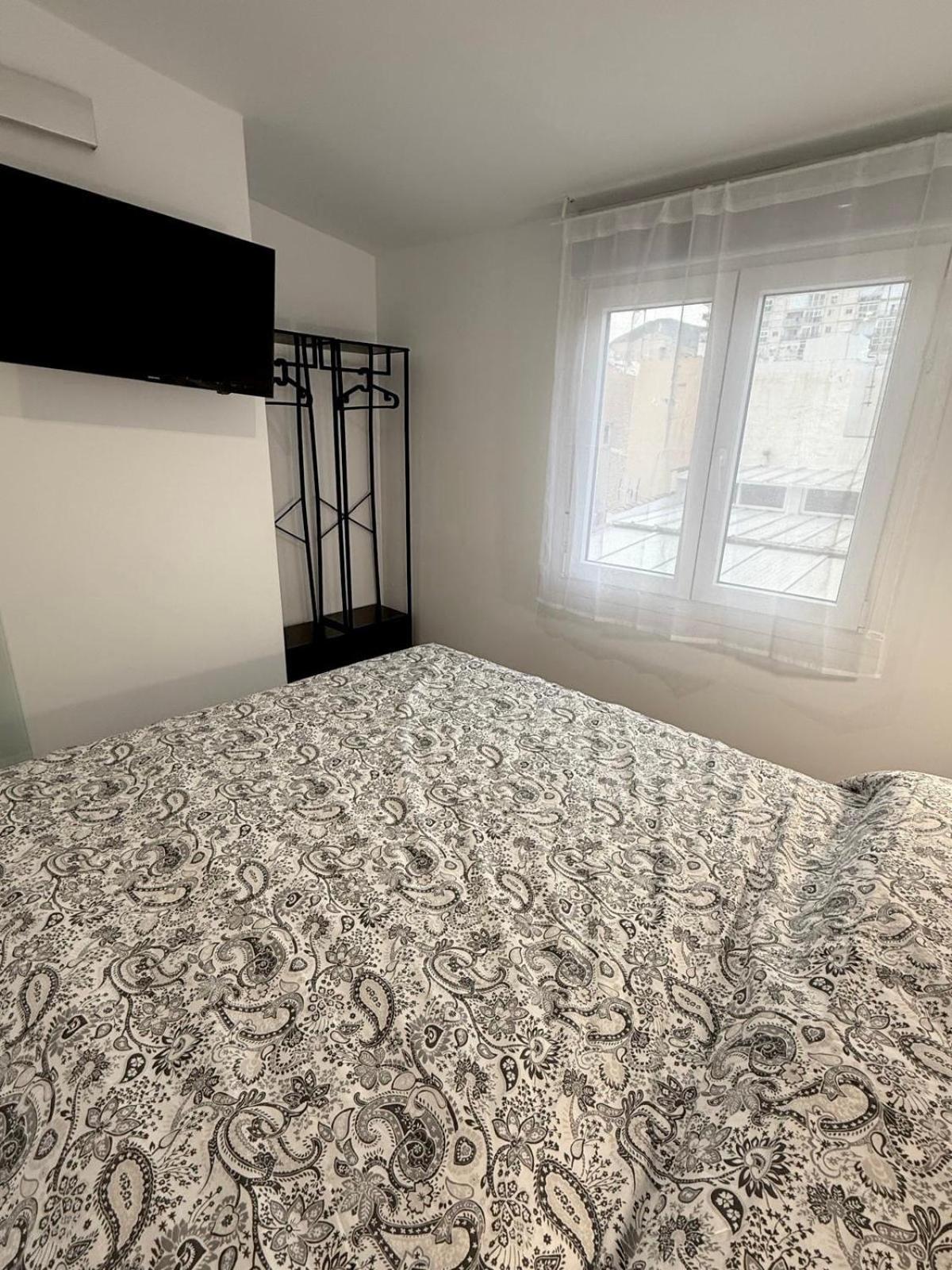 Deluxe One-Bedroom Apartment