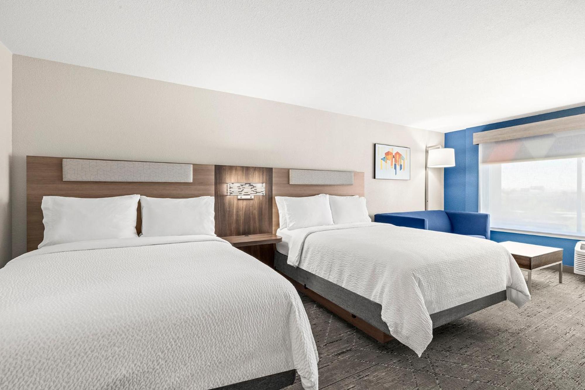Studio Suite with Two Queen Beds - Photo 6