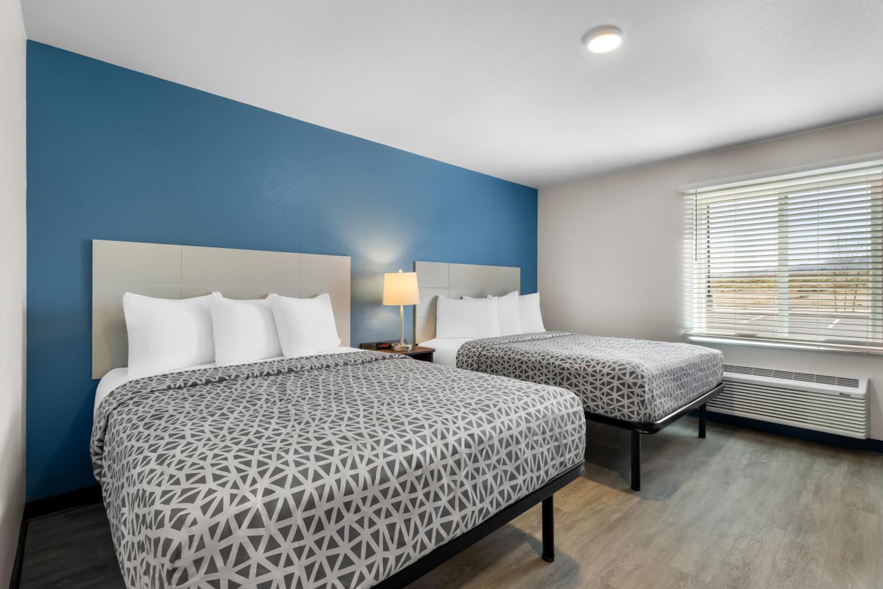 Queen Suite with Two Queen Beds - Non Smoking photo 2