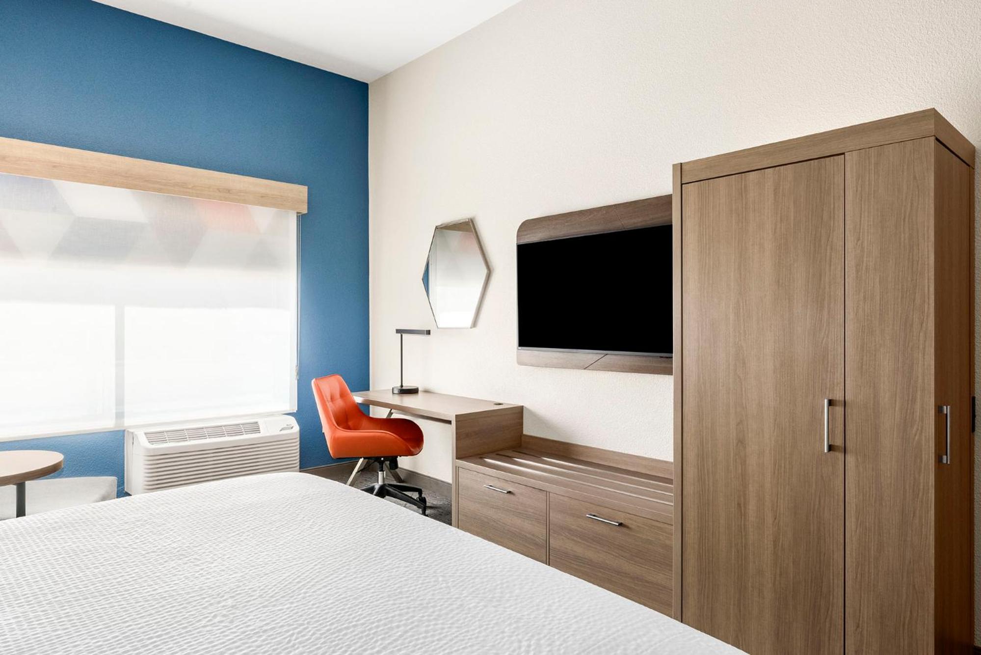 Standard King Room - Photo 5