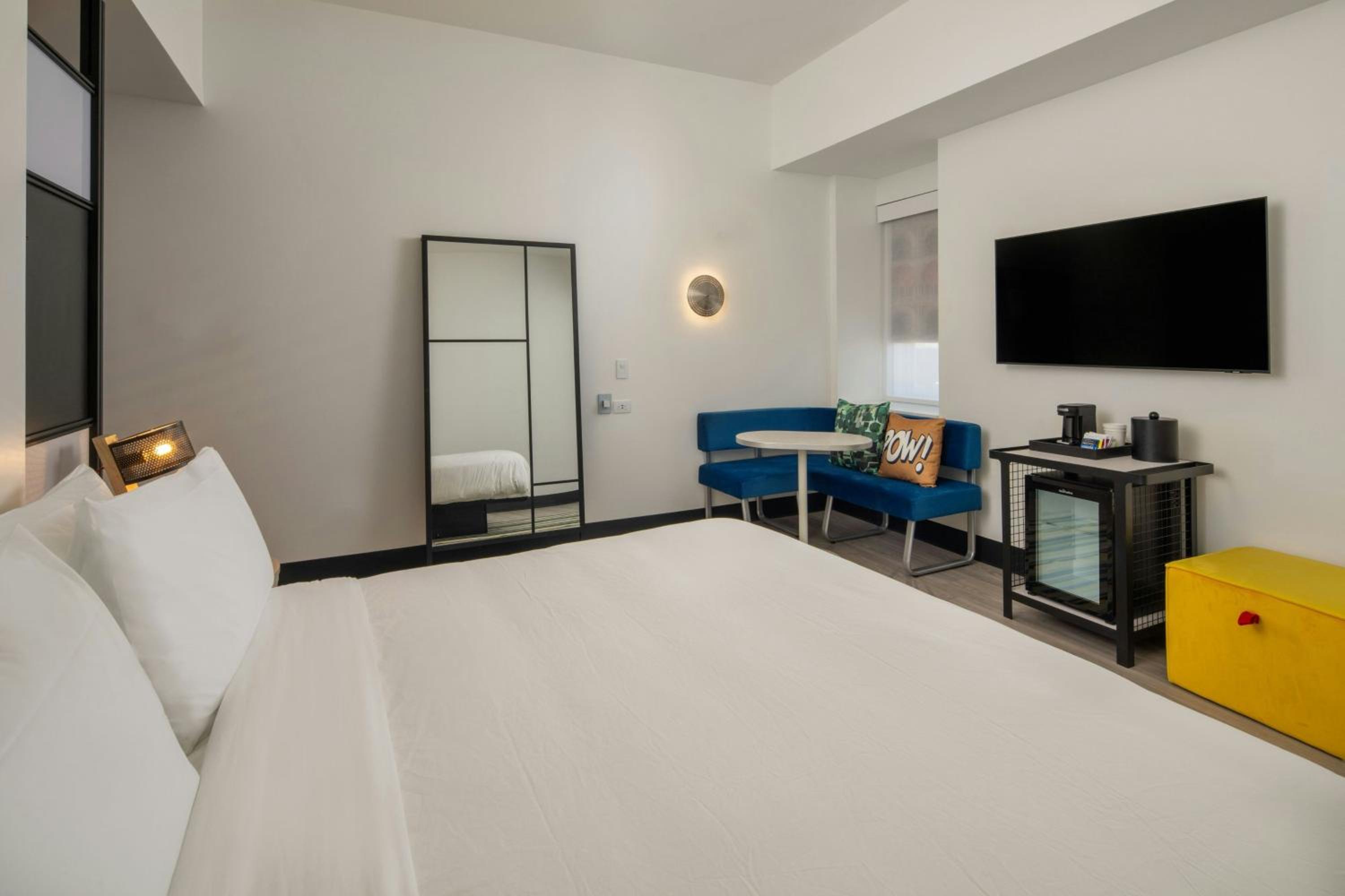 Standard King Room - Photo 4