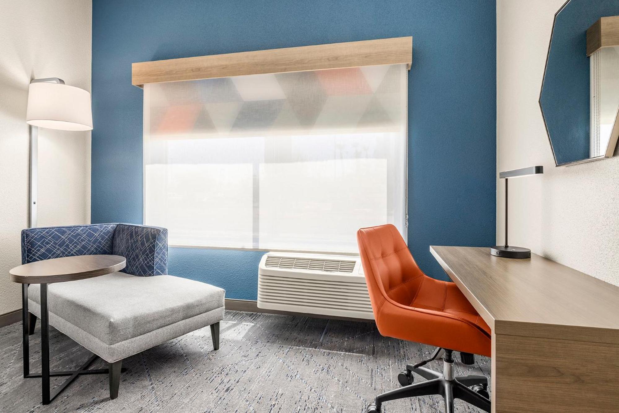 Standard King Room - Photo 7