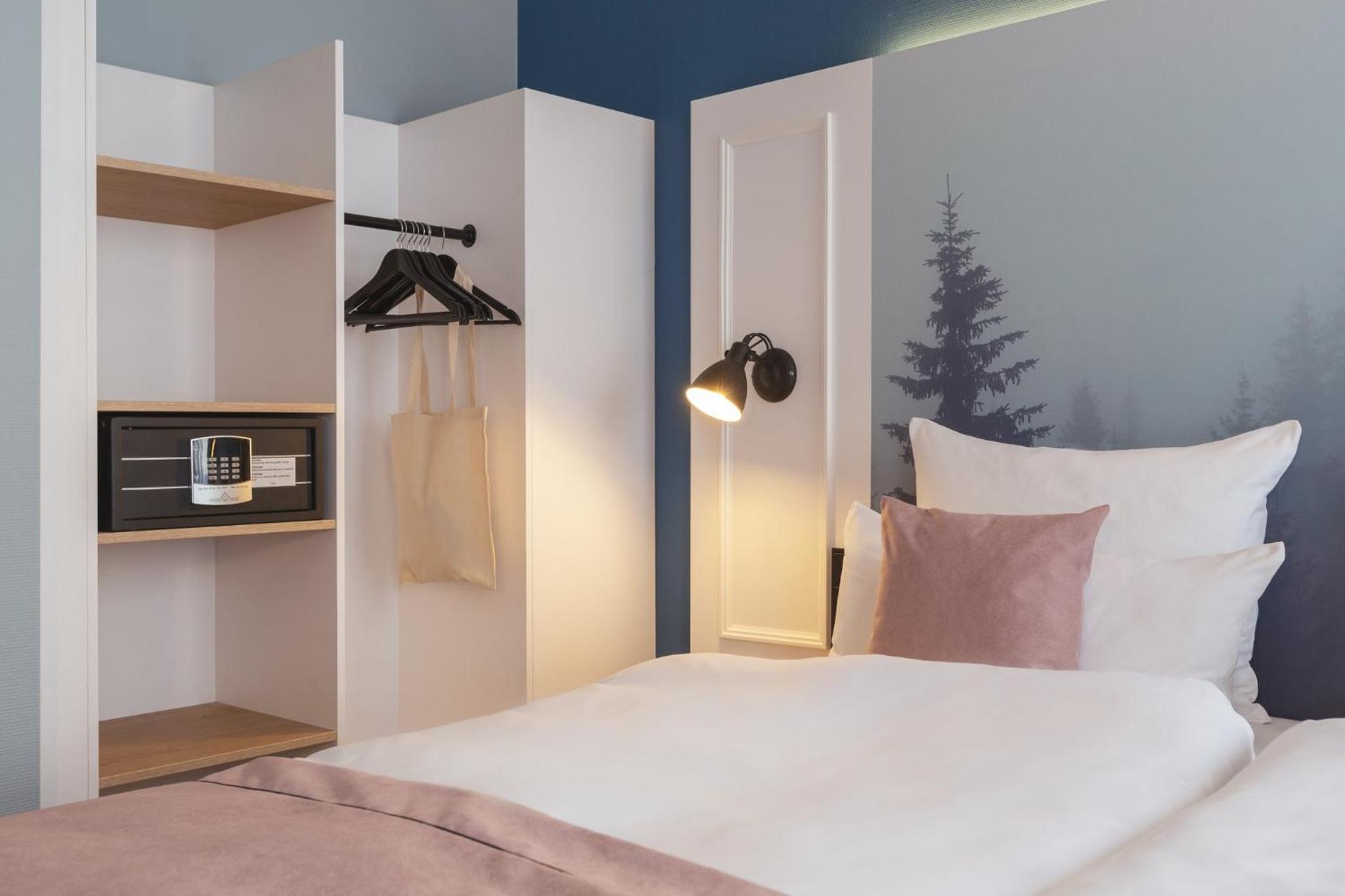 Standard Queen Room