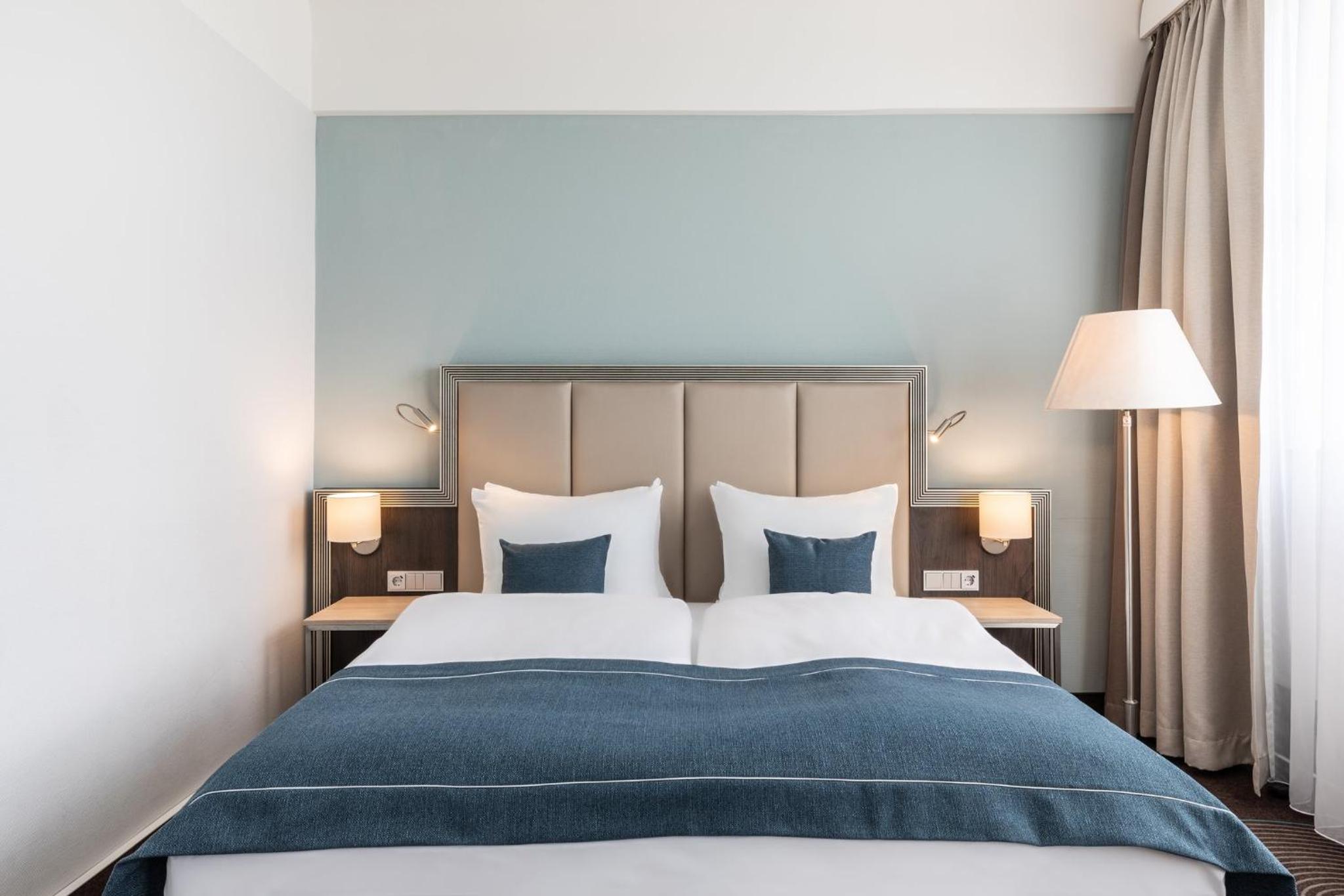 Standard Queen Room - Photo 9