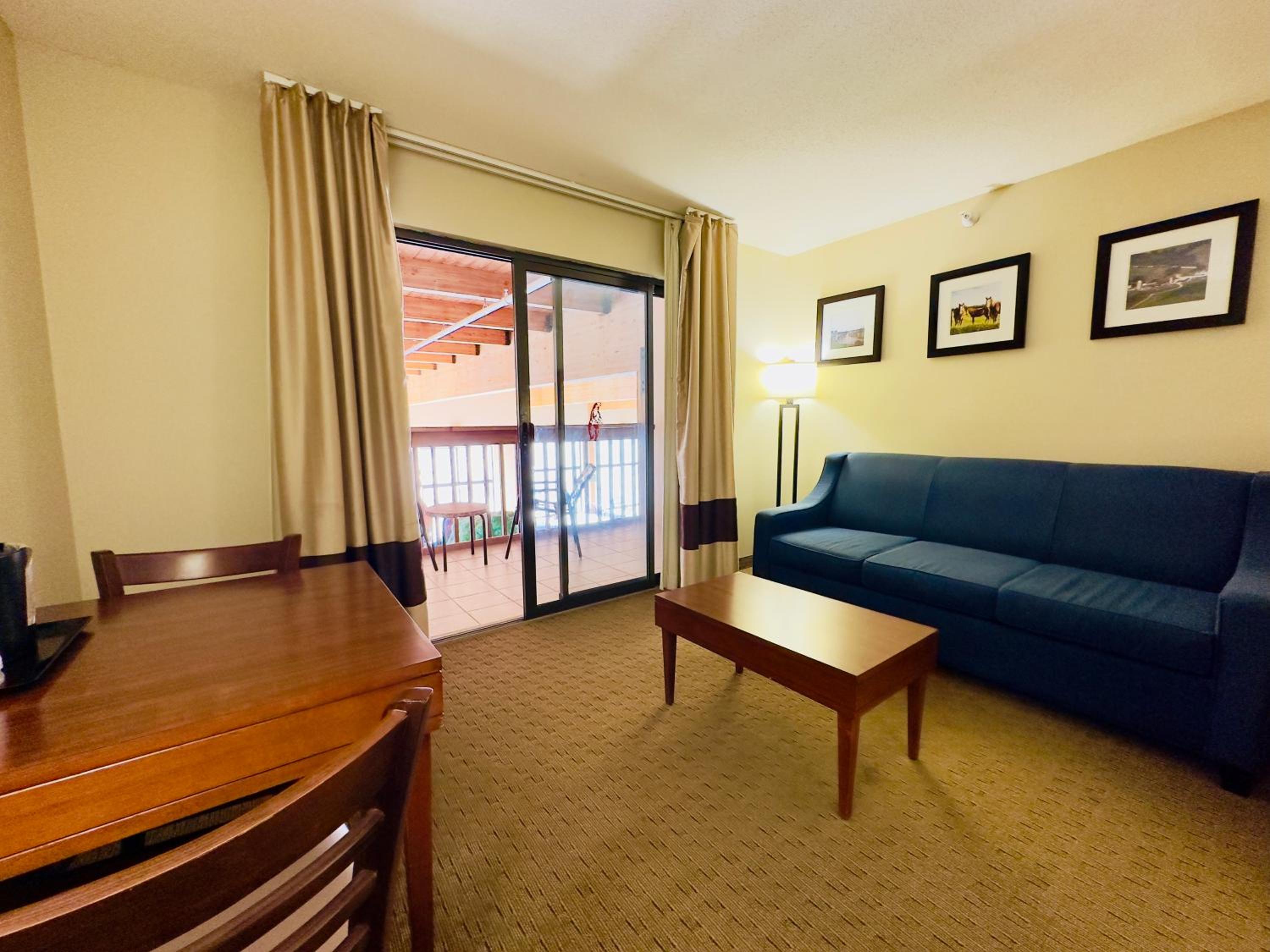Superior Queen Suite with Two Queen Beds - Non-Smoking - Photo 2
