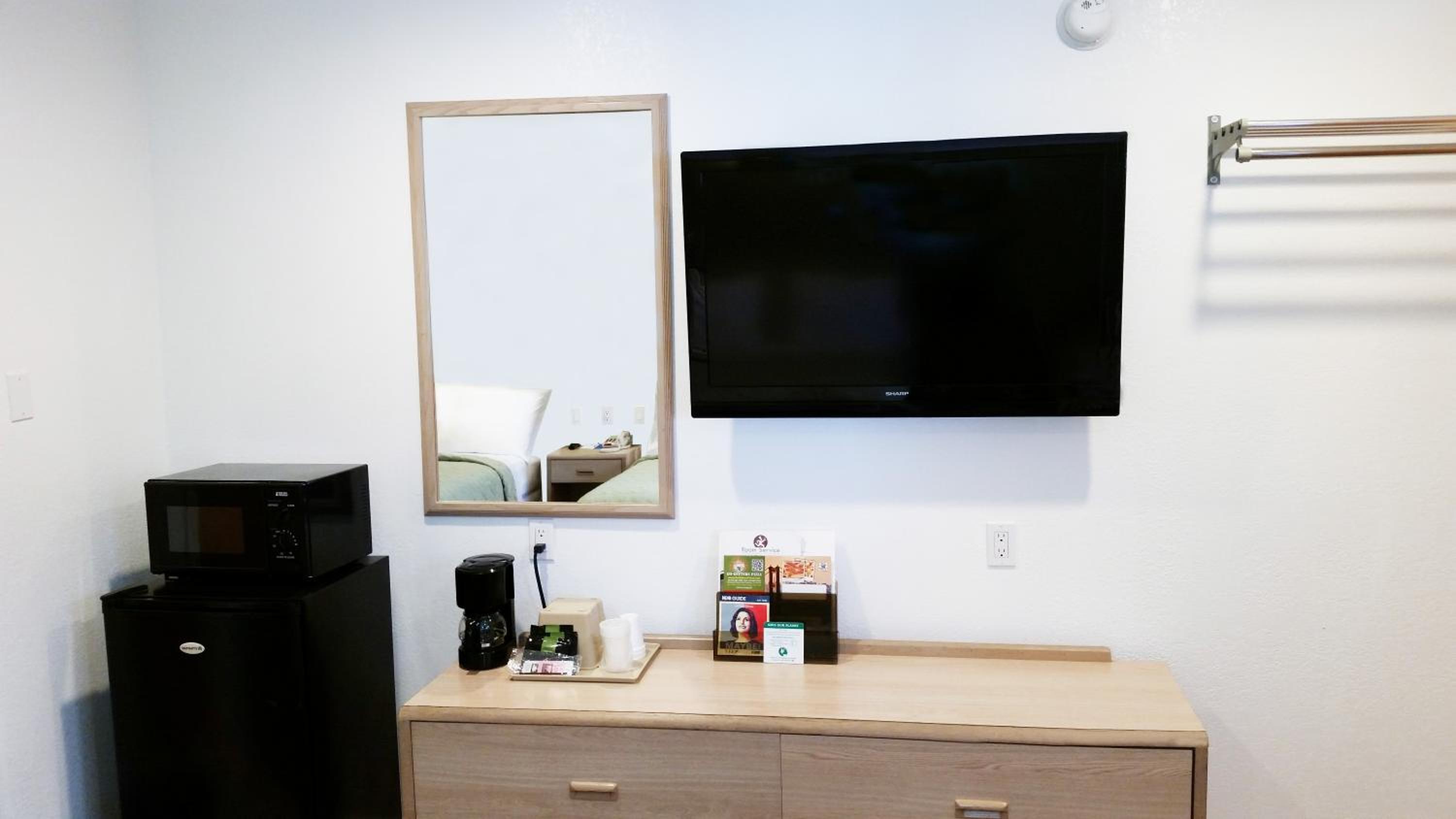 King Room - Accessible/Non-Smoking - Photo 7