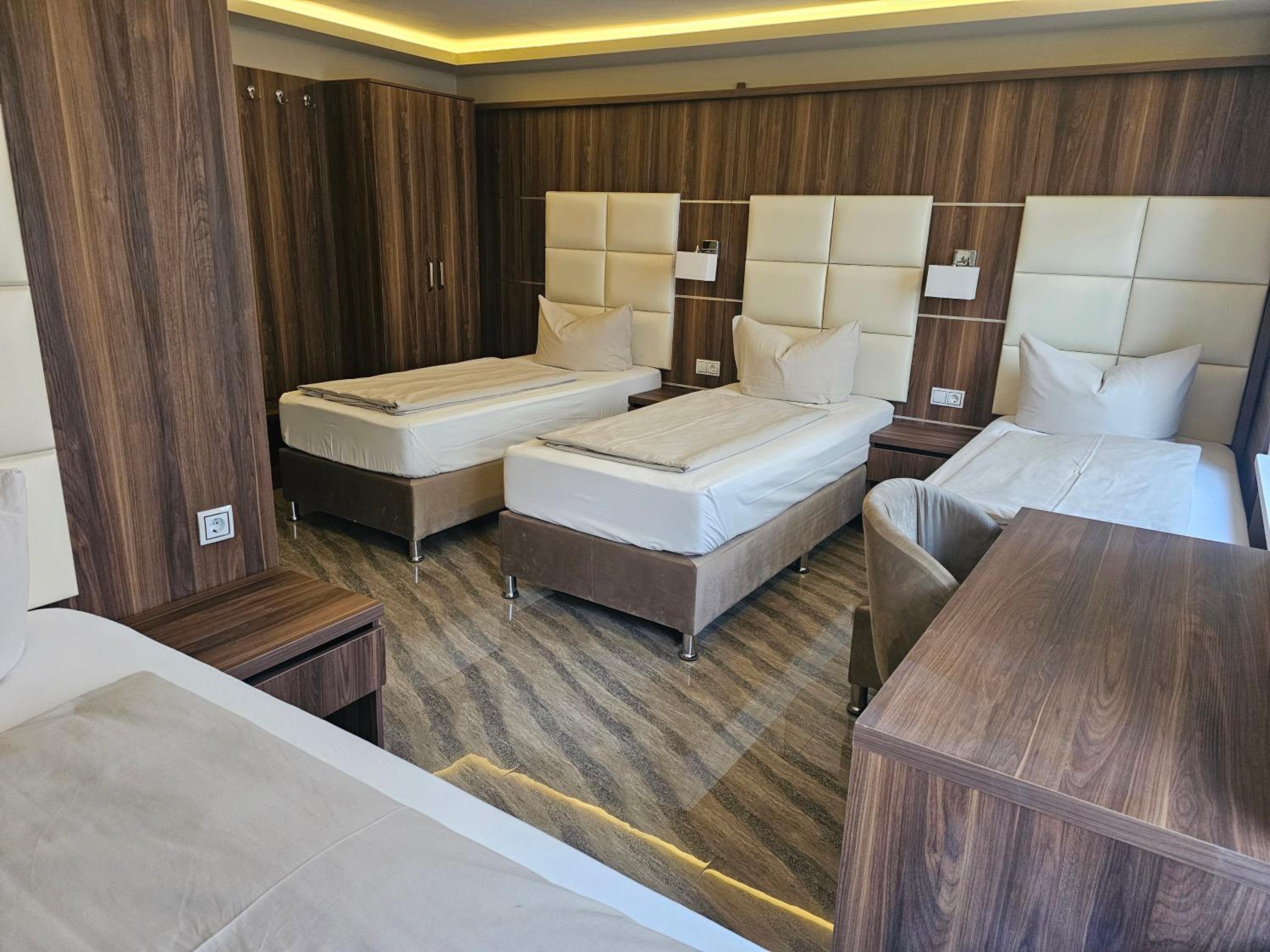 Quiet Quadruple Room with Courtyard View - Photo 1