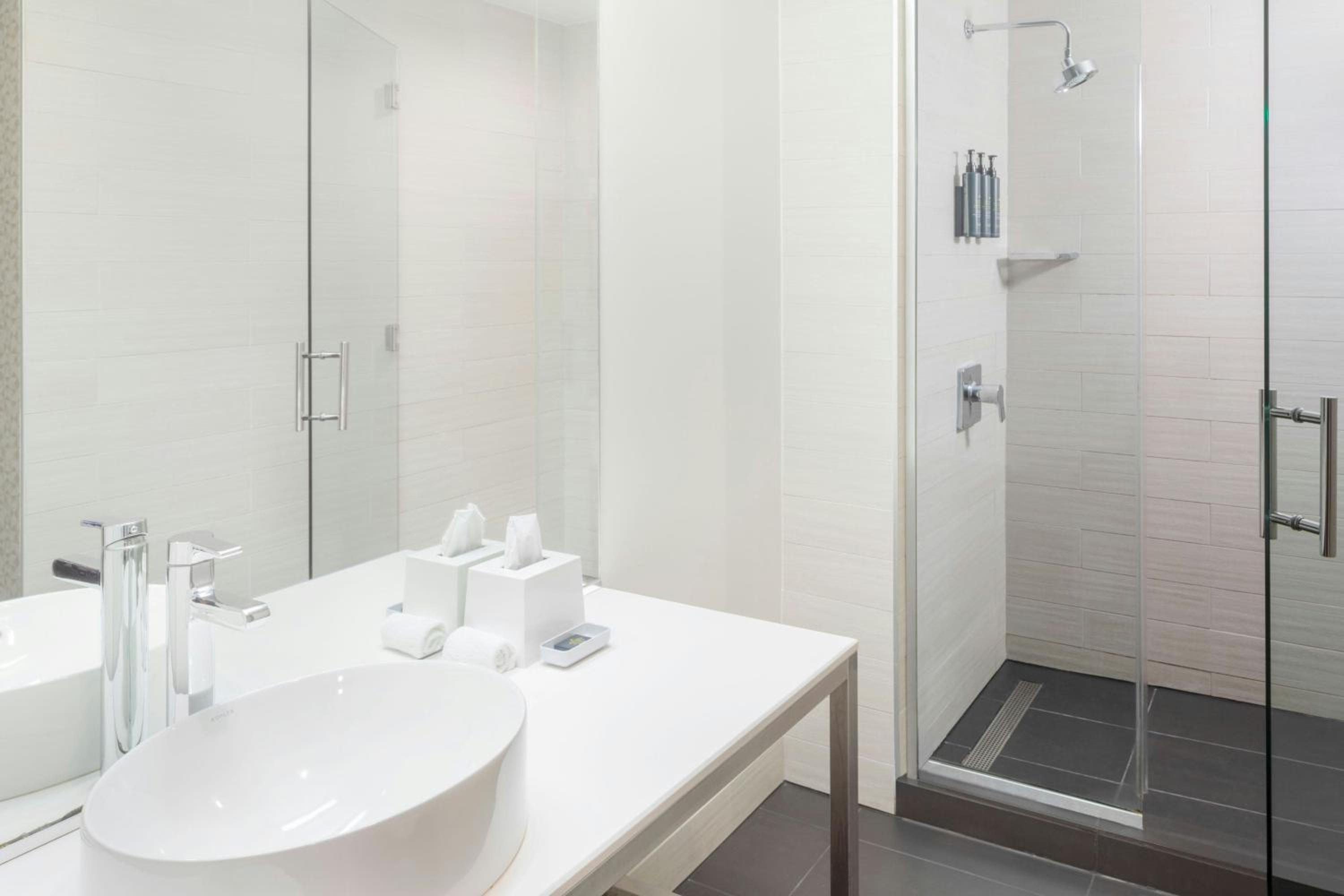 Queen Room with Two Queen Beds and Roll-in Shower - Mobility and Hearing Accessible photo 3