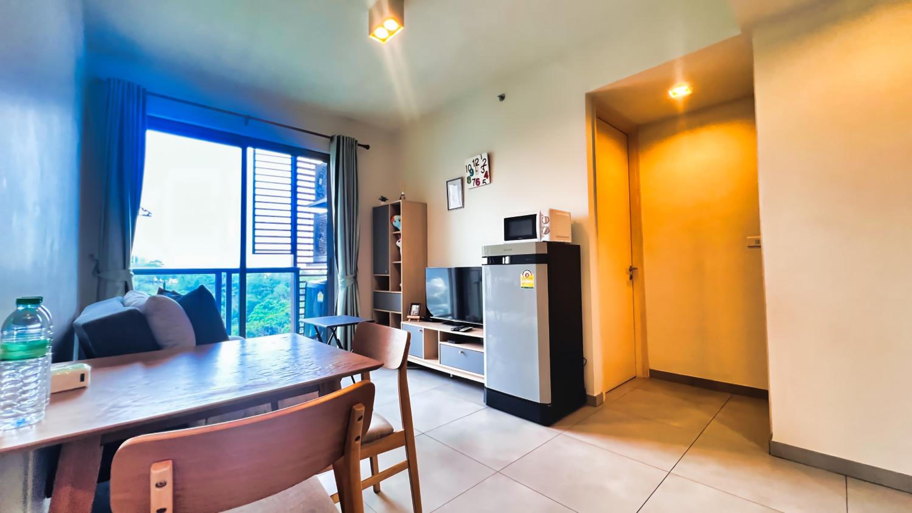 One-Bedroom Apartment with Sea View and Balcony photo 2