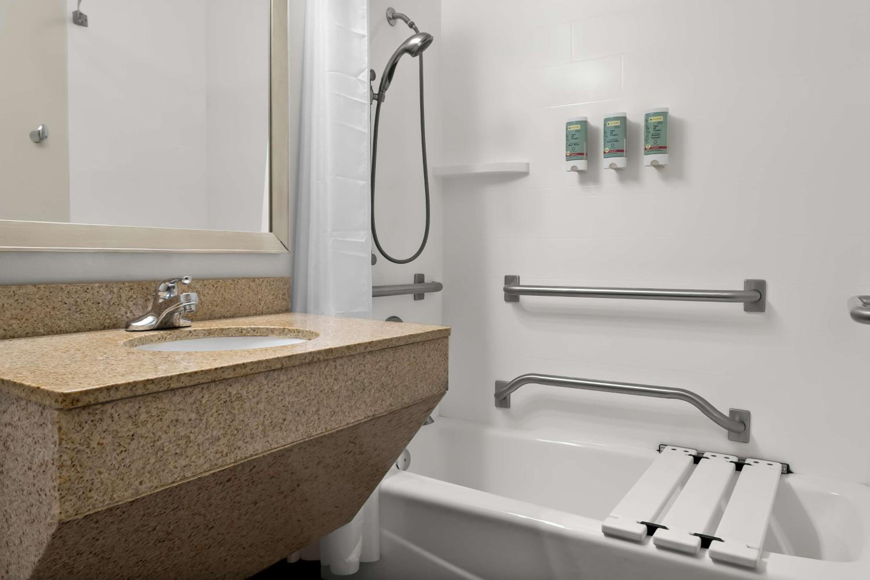 King Room - Disability Access - Photo 4