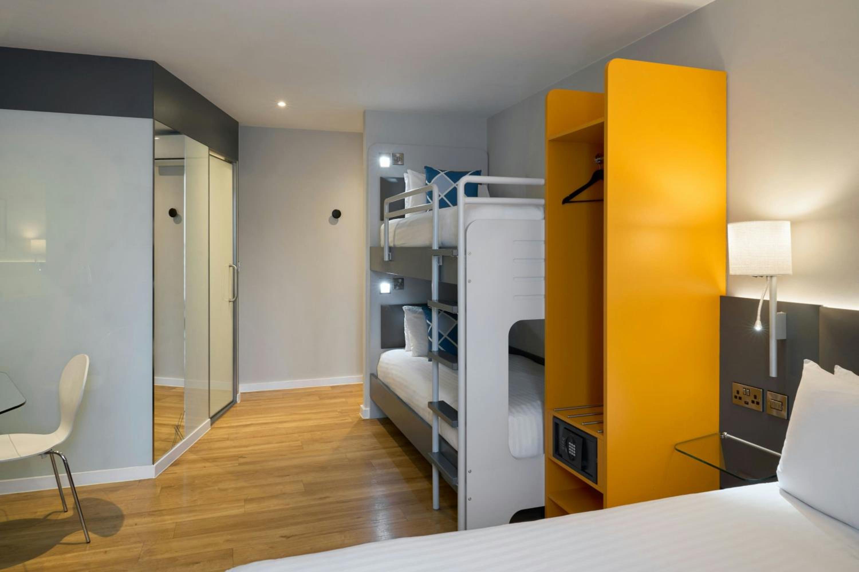 Family Room with One Double Bed and Two Bunk Beds - Photo 2