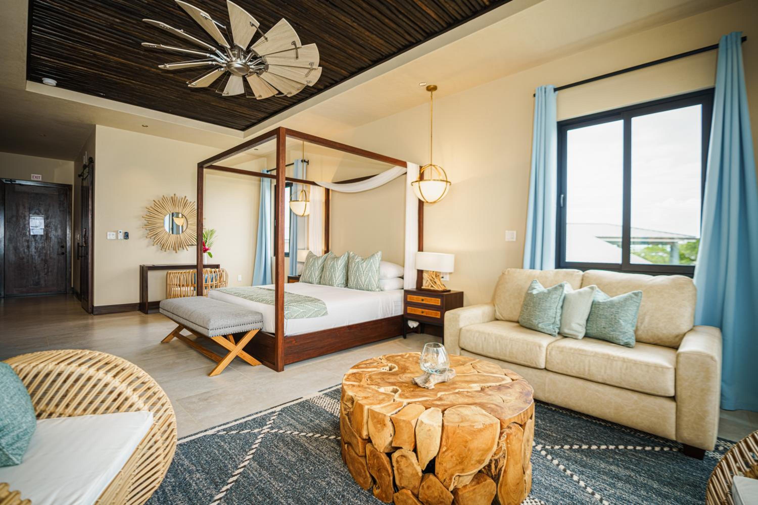 Deluxe Double Room with Balcony and Sea View