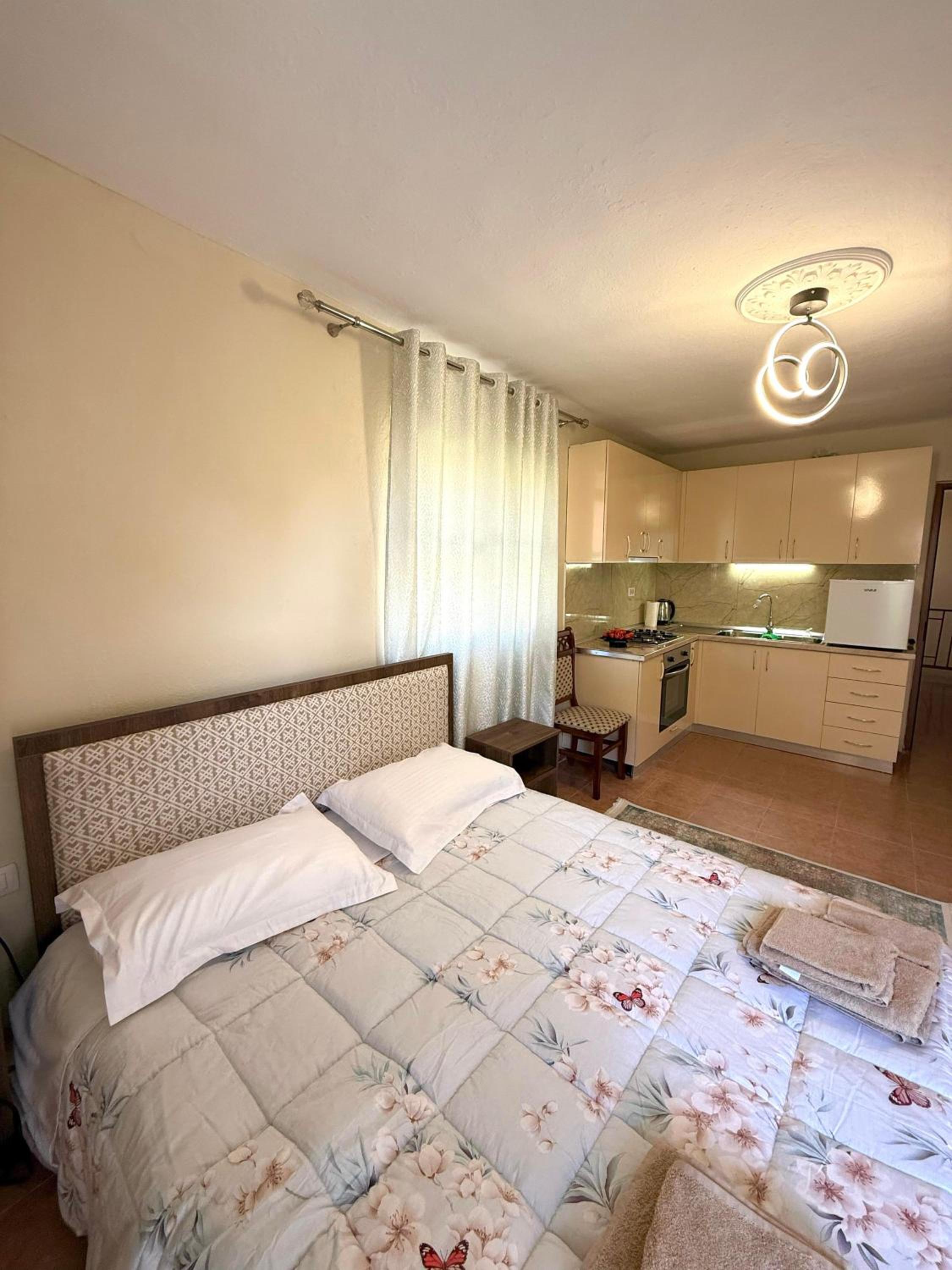 Large Double Room photo 1