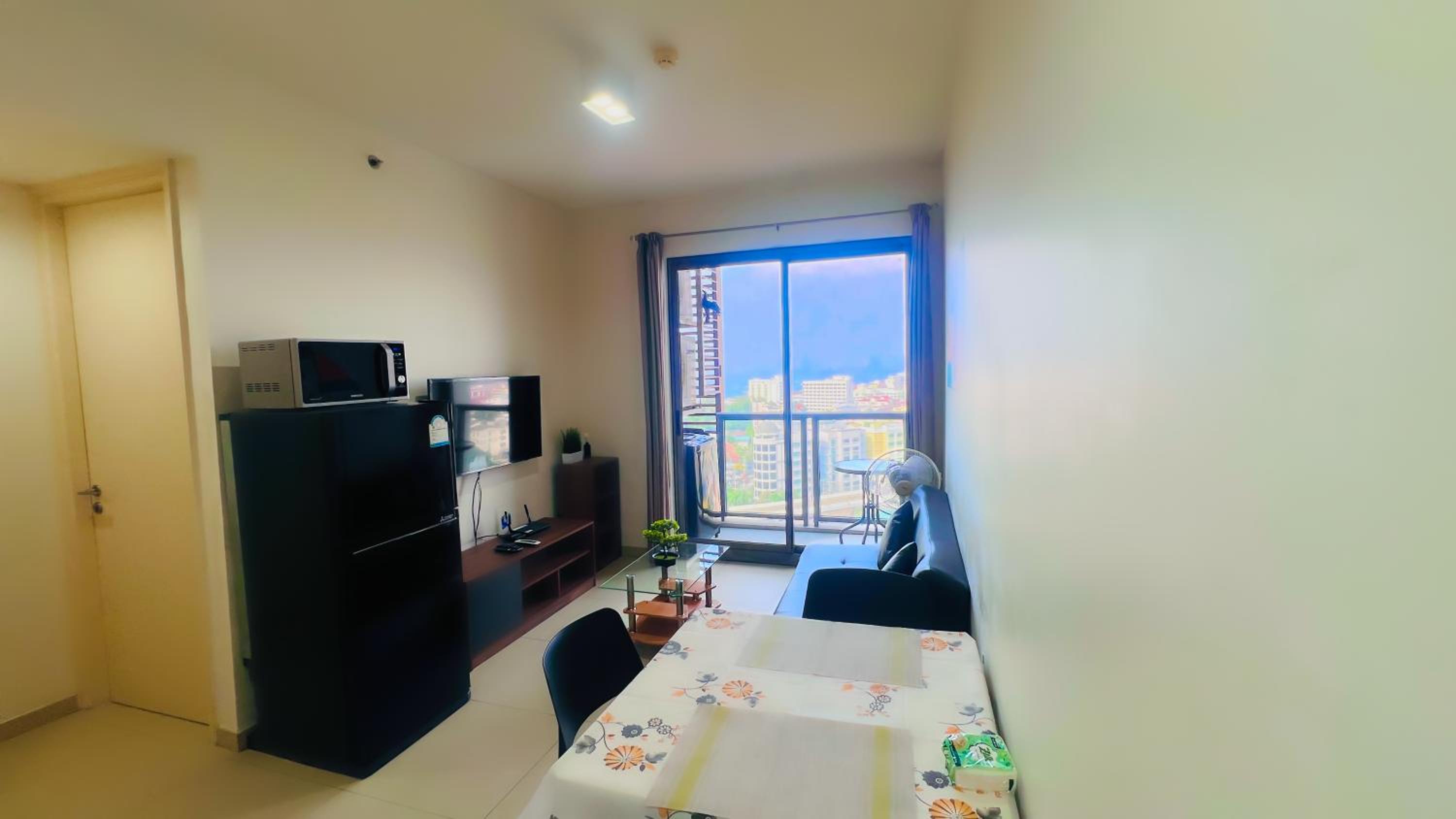 One-Bedroom Apartment with Sea View and Balcony photo 3