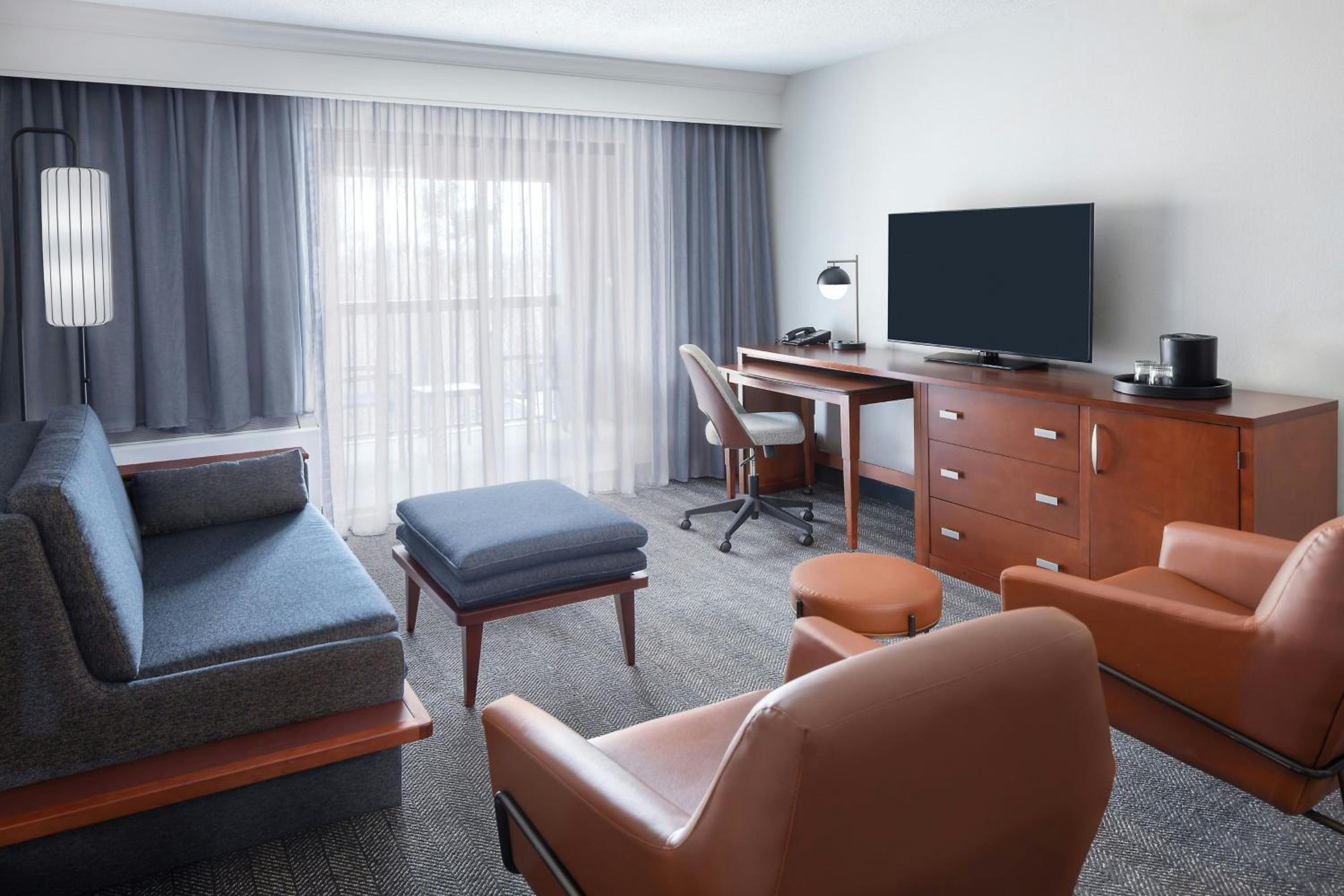 One-Bedroom King Suite with Sofa Bed - Photo 2