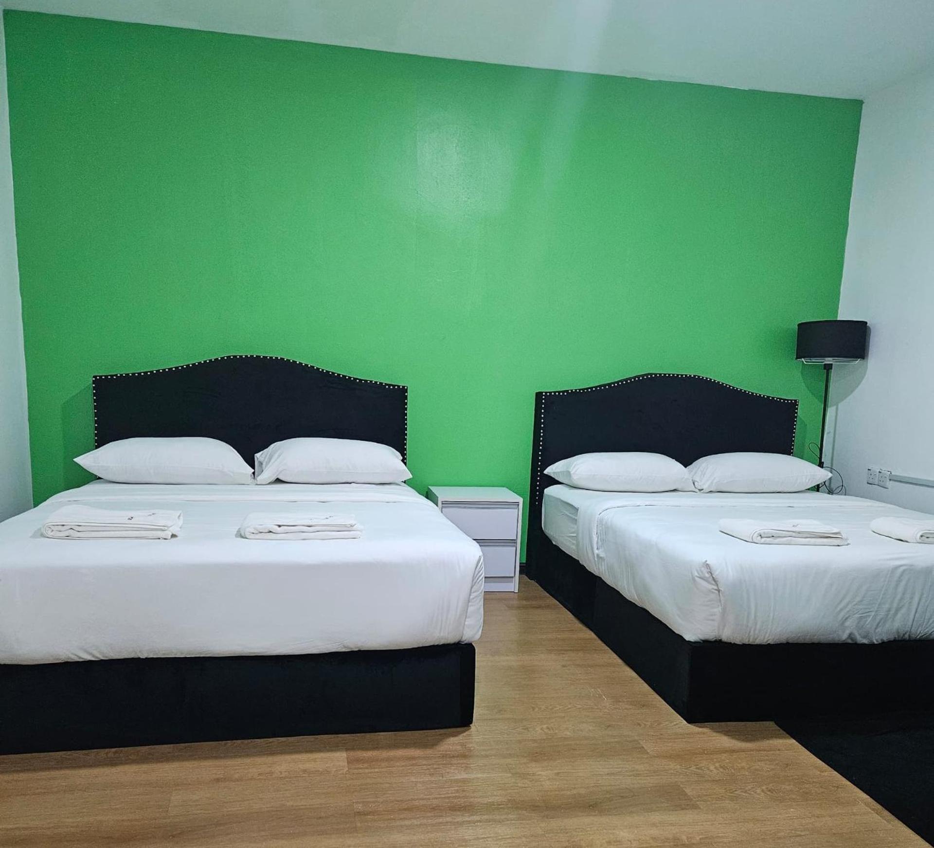 Deluxe Queen Suite