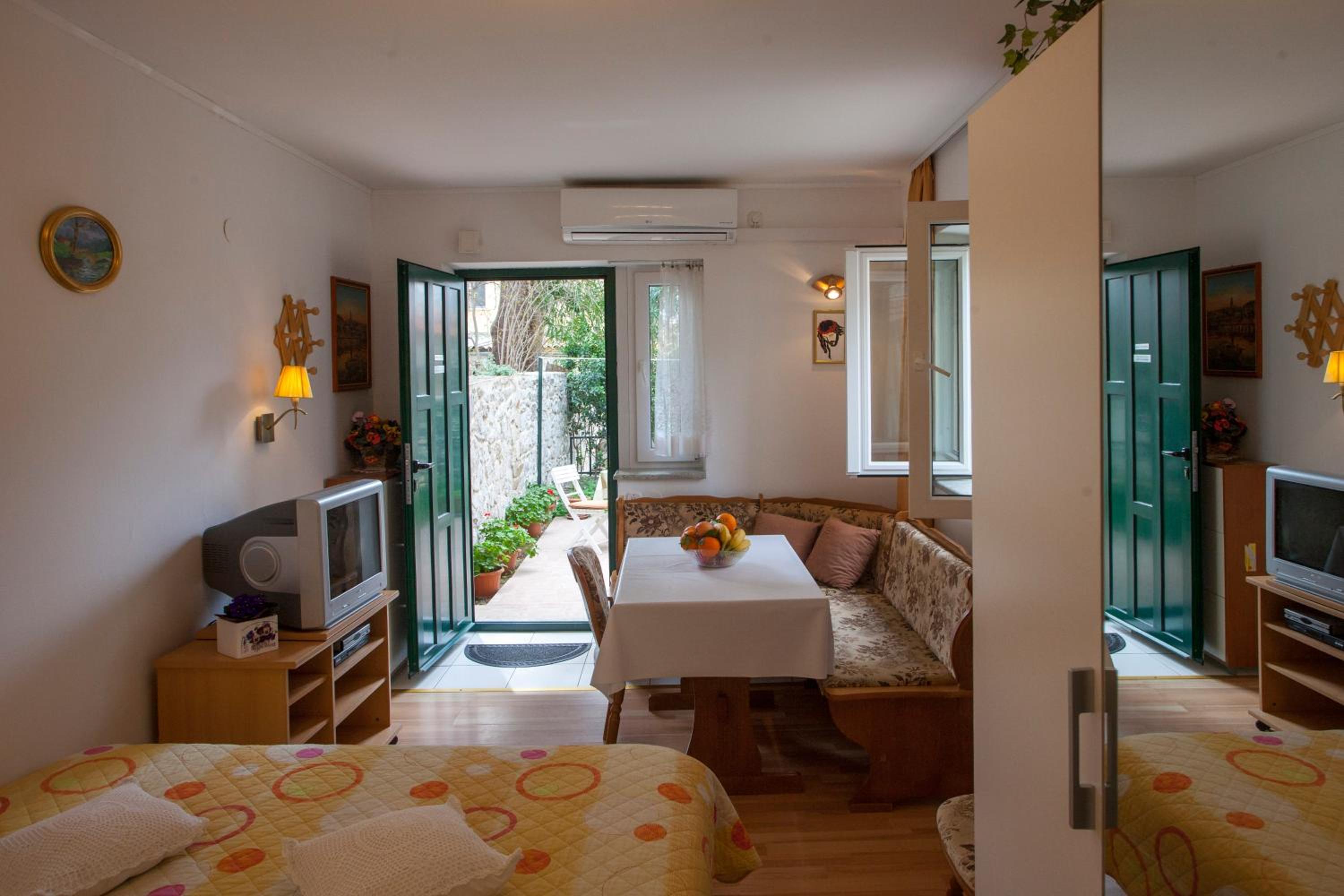 Studio (2 Adults) - Rokova Street