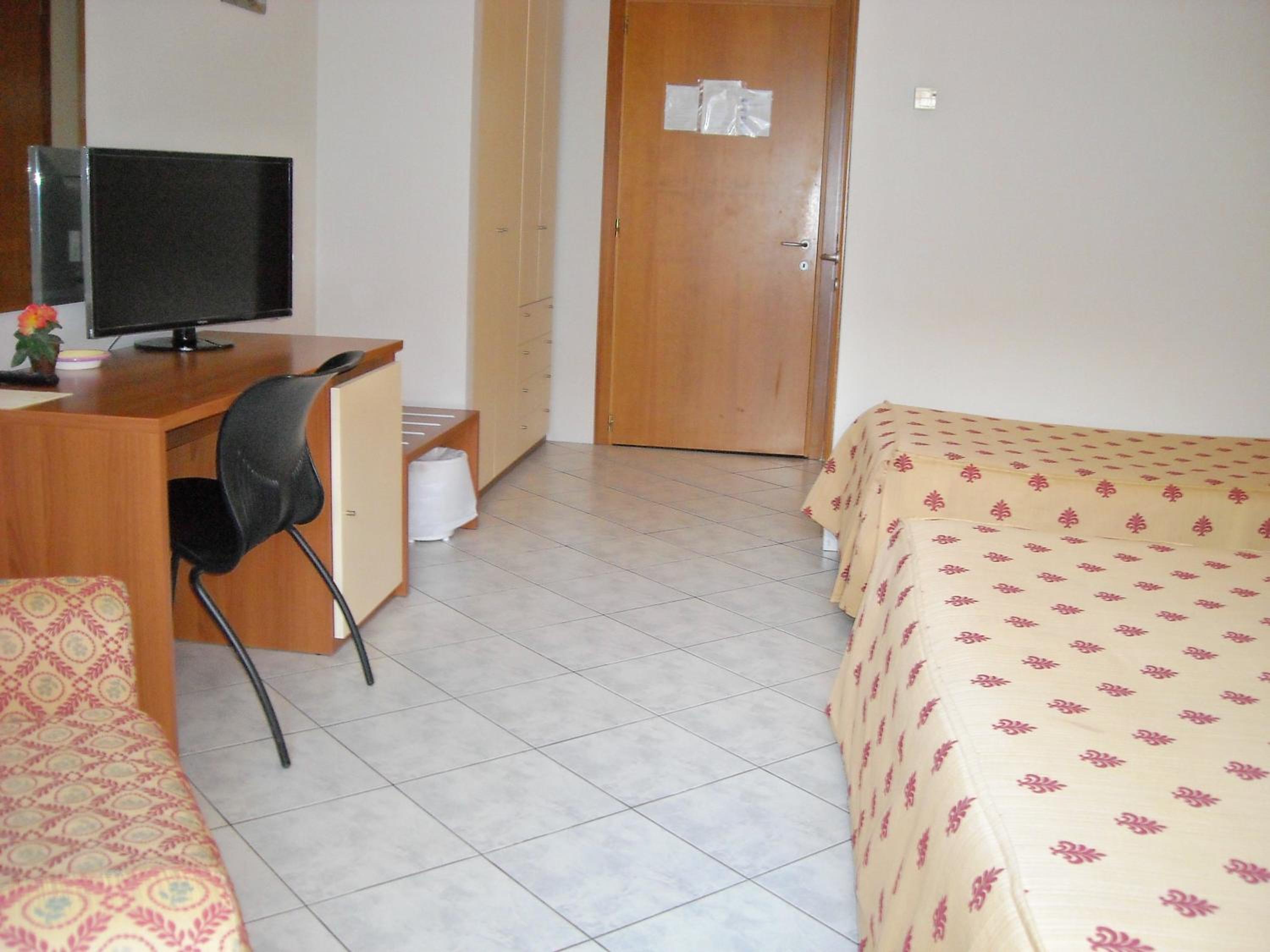 Triple Room - Photo 9